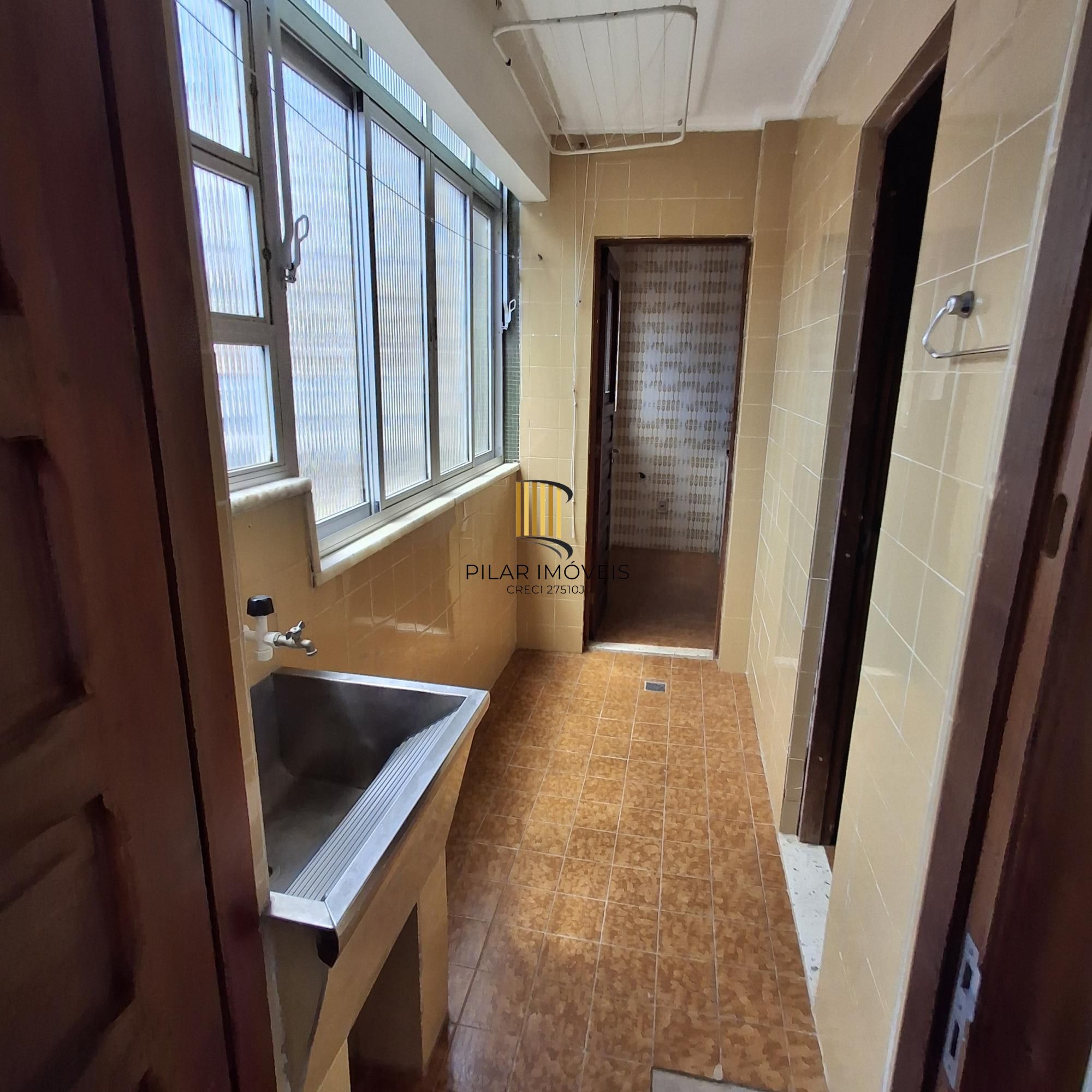 Apartamento no bairro Auxiliadora de 3 dormitórios e vaga
