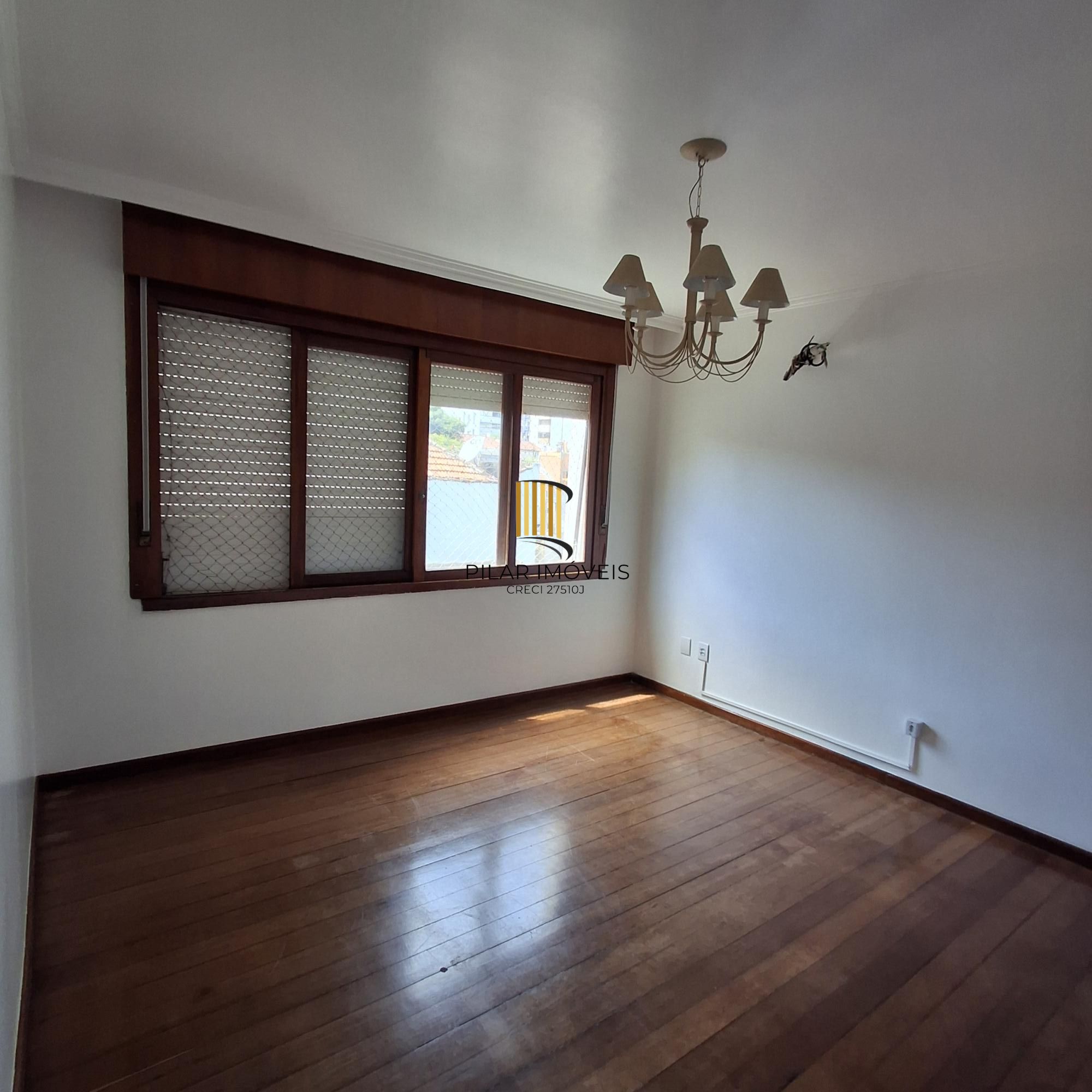 Apartamento no bairro Auxiliadora de 3 dormitórios e vaga