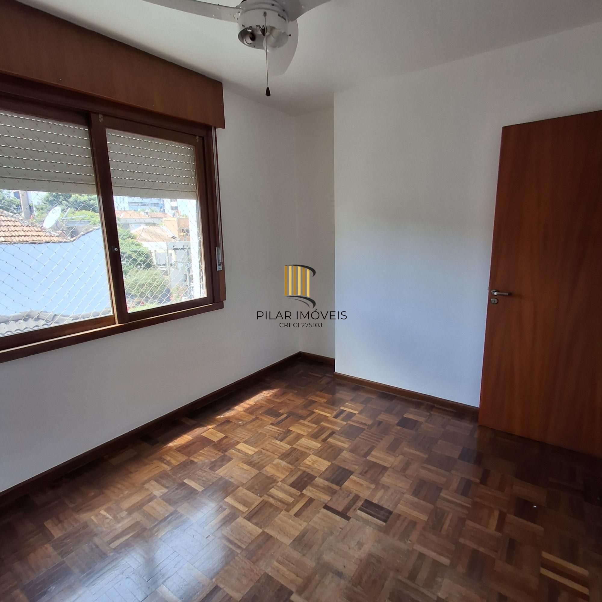 Apartamento no bairro Auxiliadora de 3 dormitórios e vaga