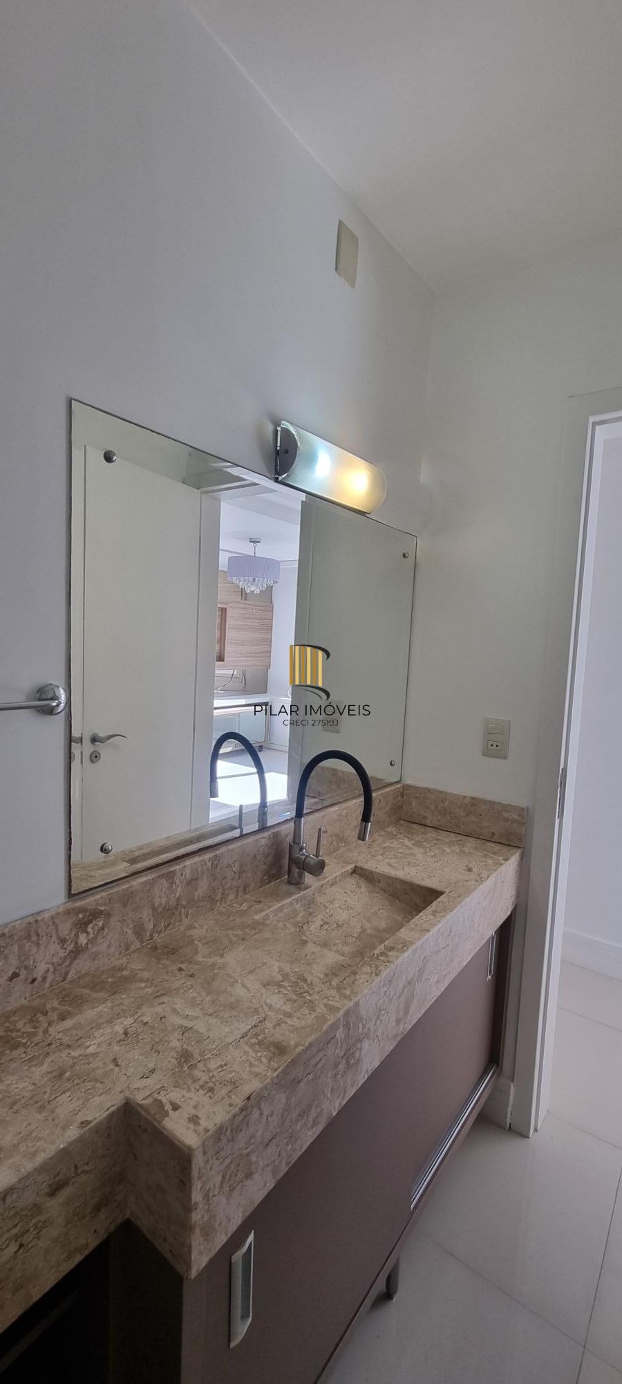 Apartamento 03 dormitórios, dependência e vaga de estacionamento no Bairro São João
