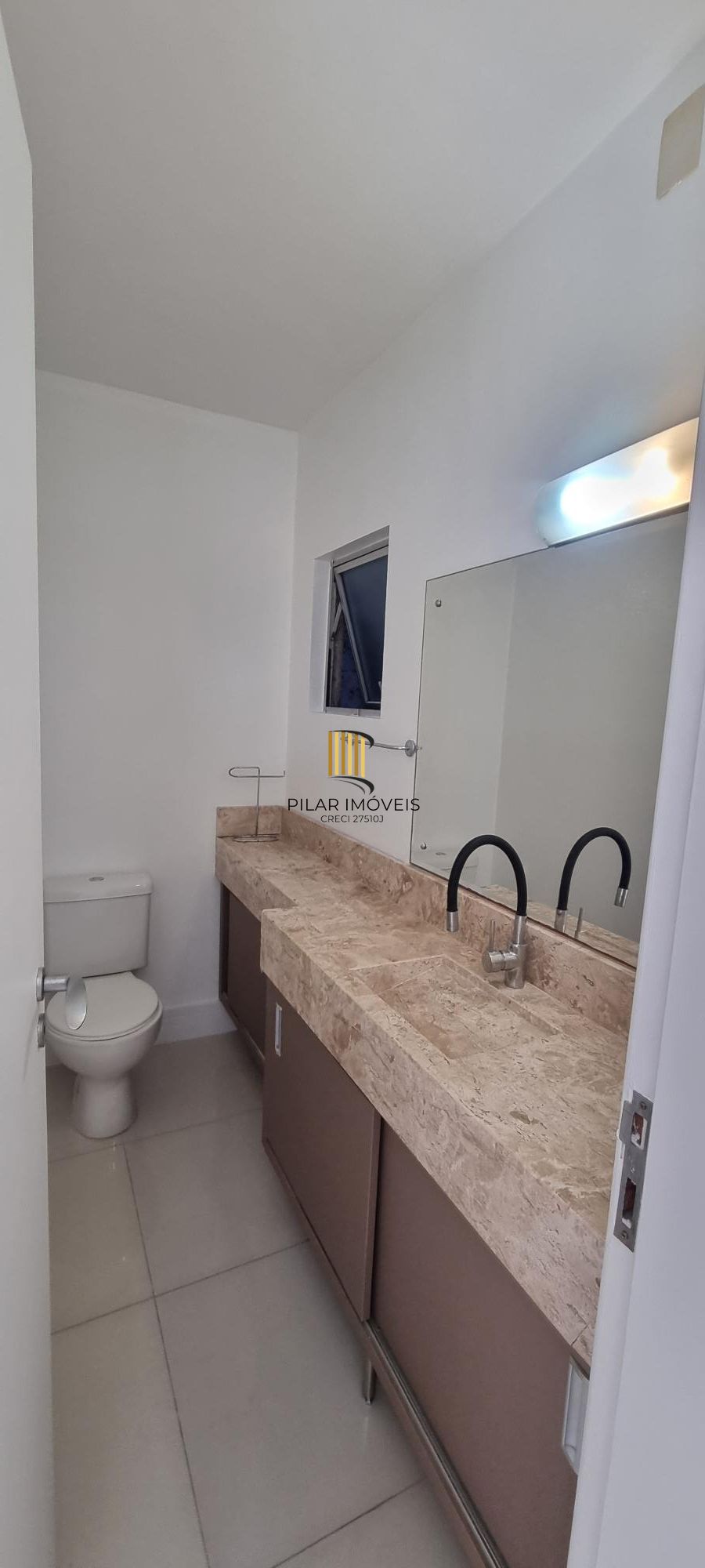 Apartamento 03 dormitórios, dependência e vaga de estacionamento no Bairro São João
