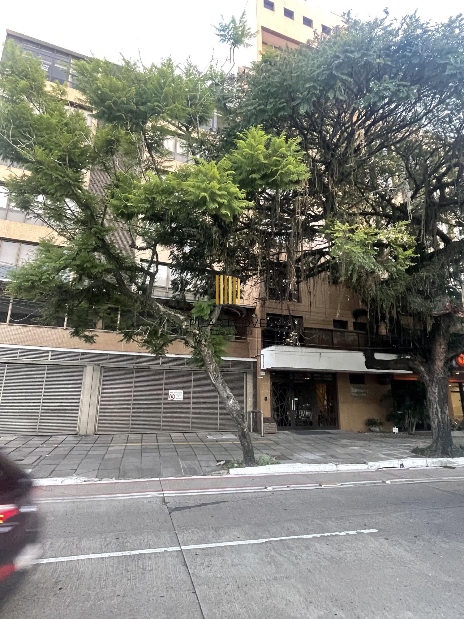 Ampla sala comercial com vaga de garagem escriturada