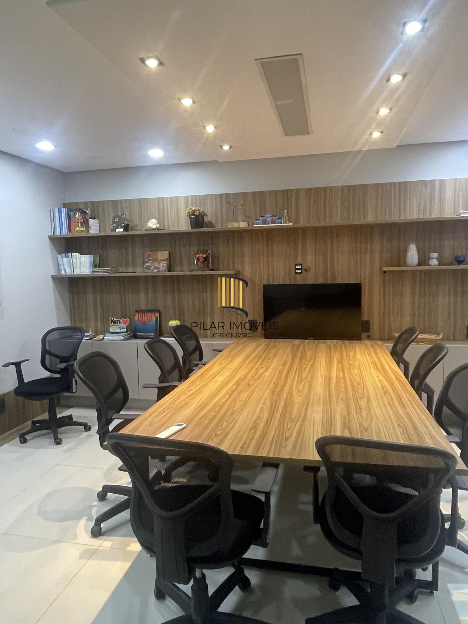 Ampla sala comercial com vaga de garagem escriturada