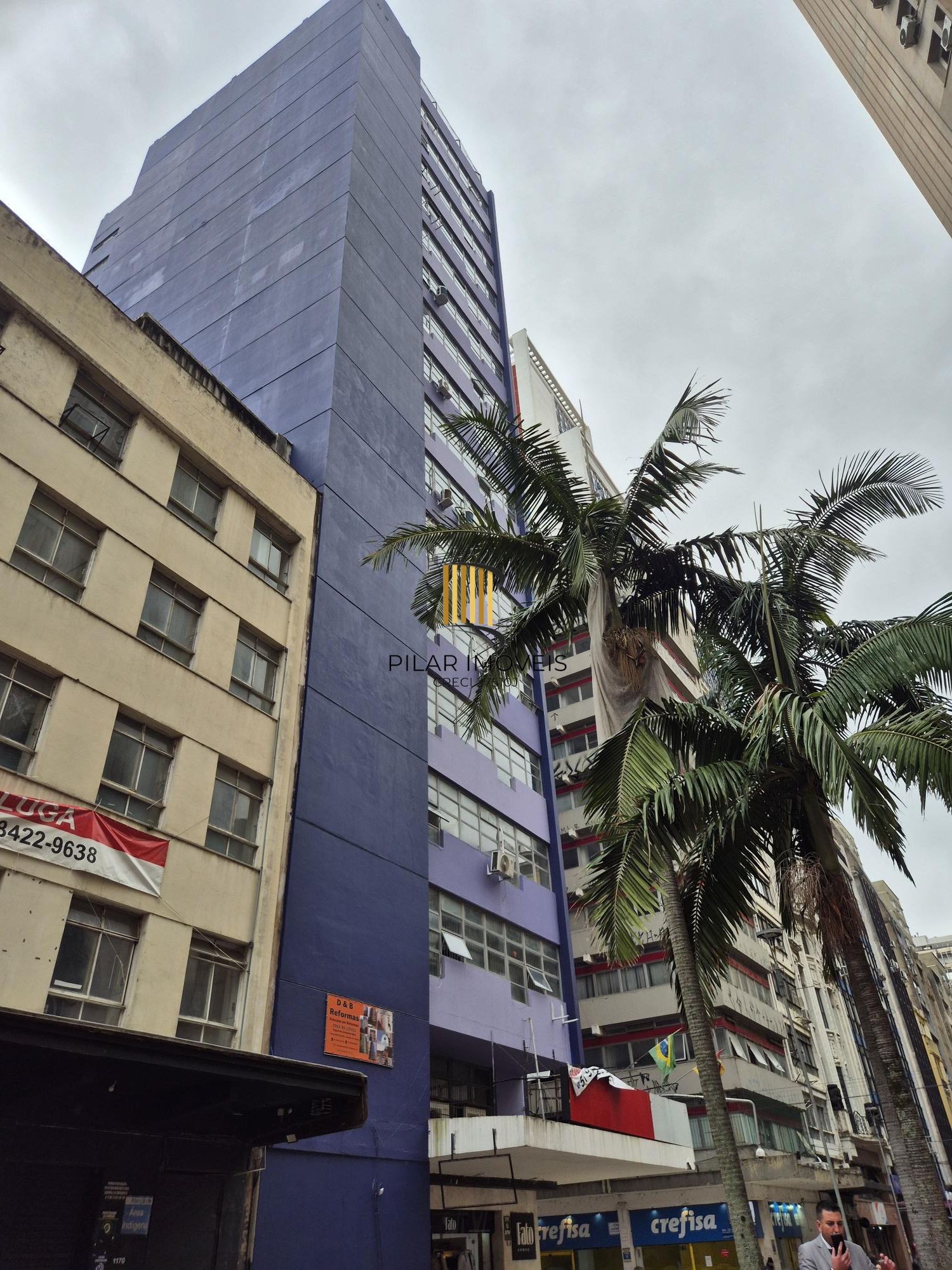Prédio desocupado de 16 andares