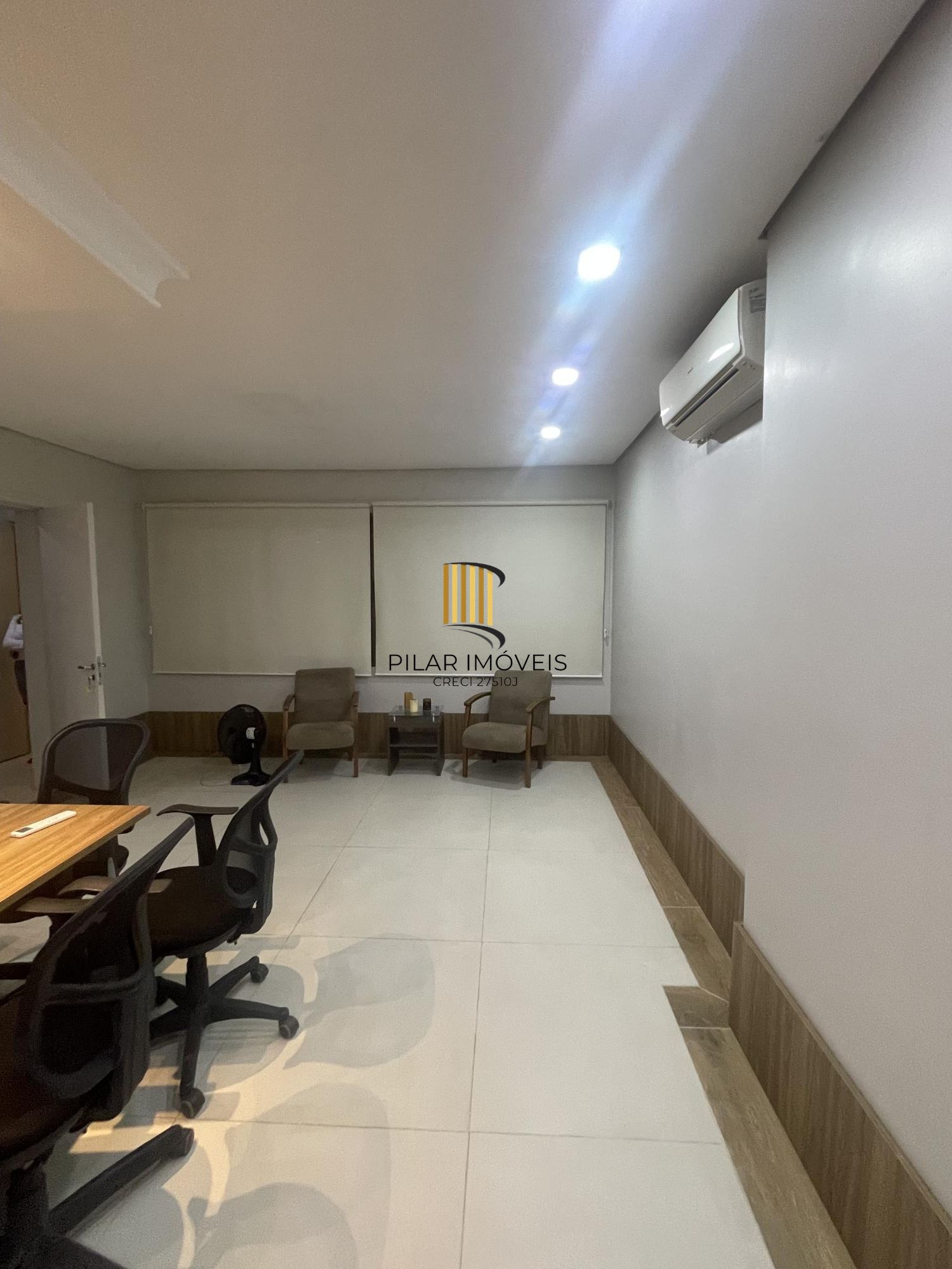 Ampla sala comercial com vaga de garagem escriturada