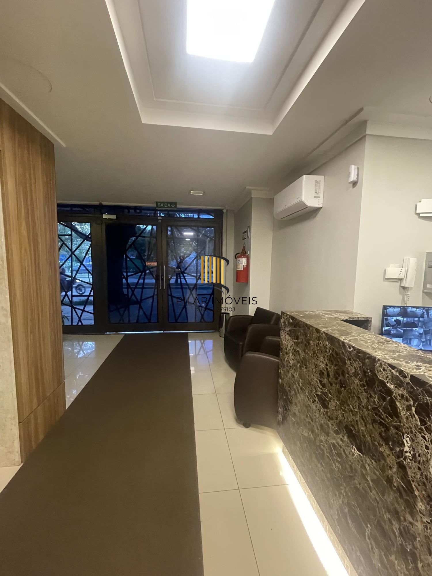 Ampla sala comercial com vaga de garagem escriturada