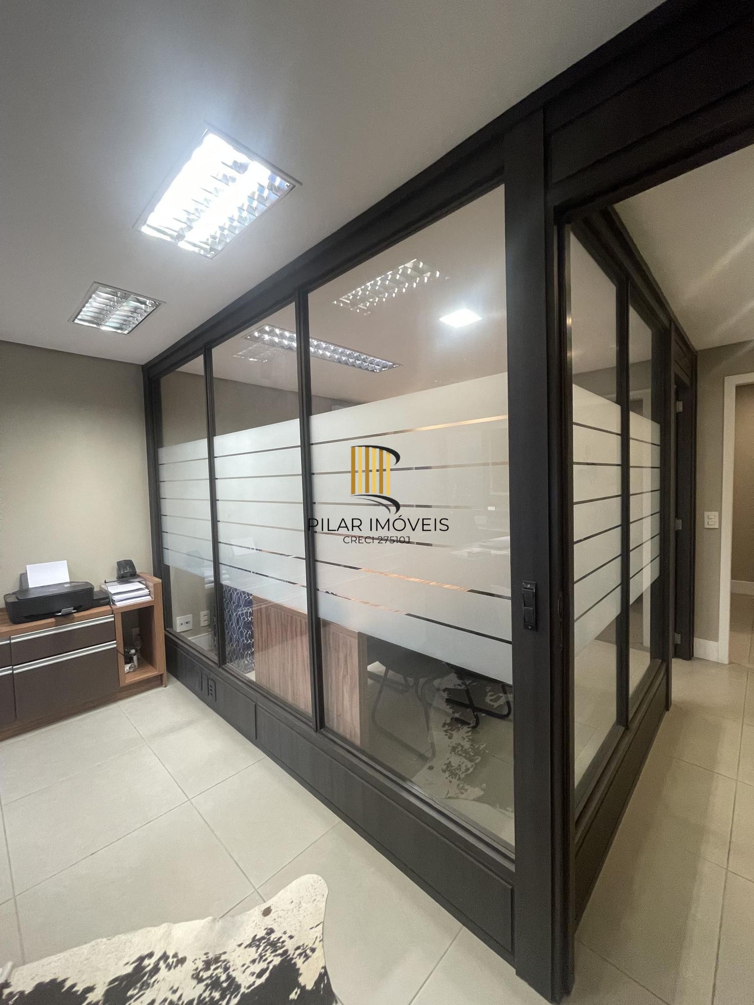 Ampla sala comercial com vaga de garagem escriturada