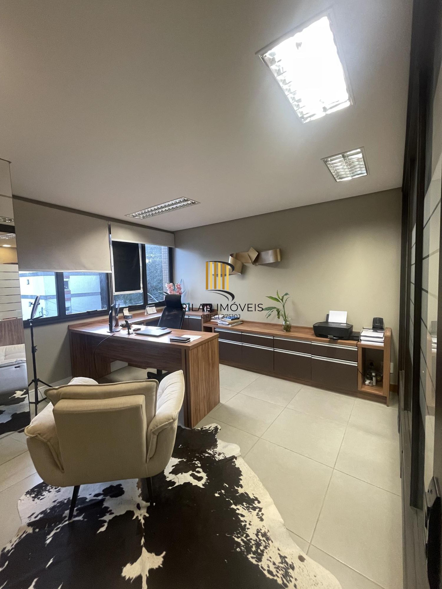 Ampla sala comercial com vaga de garagem escriturada
