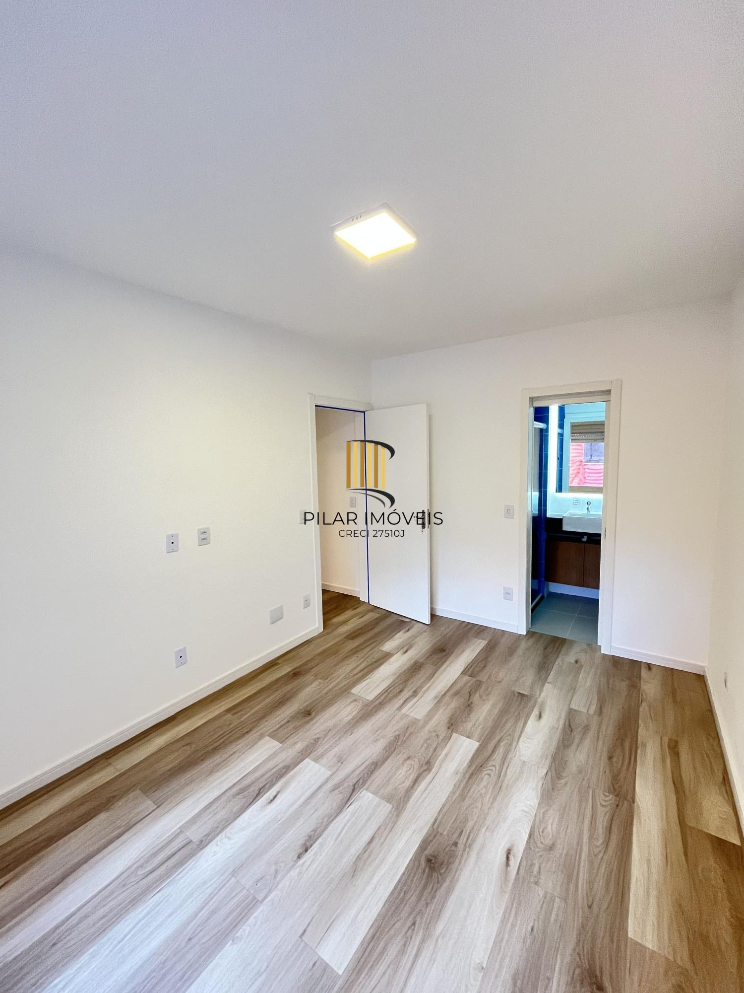 Apartamento de 2 quartos, suíte e 1 vaga de garagem no bairro Bom Fim em POA