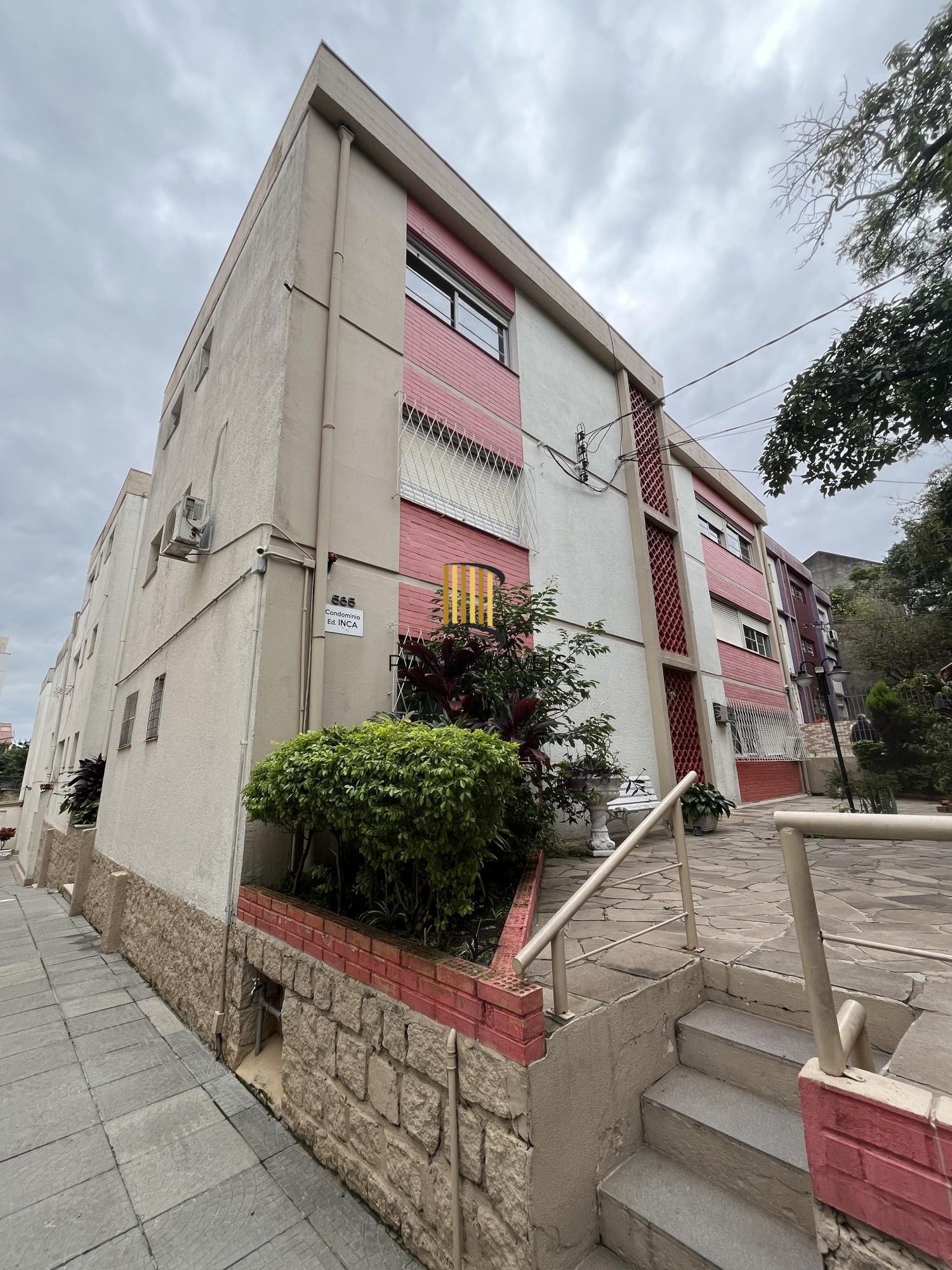 Apartamento reformado de dois quartos no bairro Petrópolis em Porto Alegre