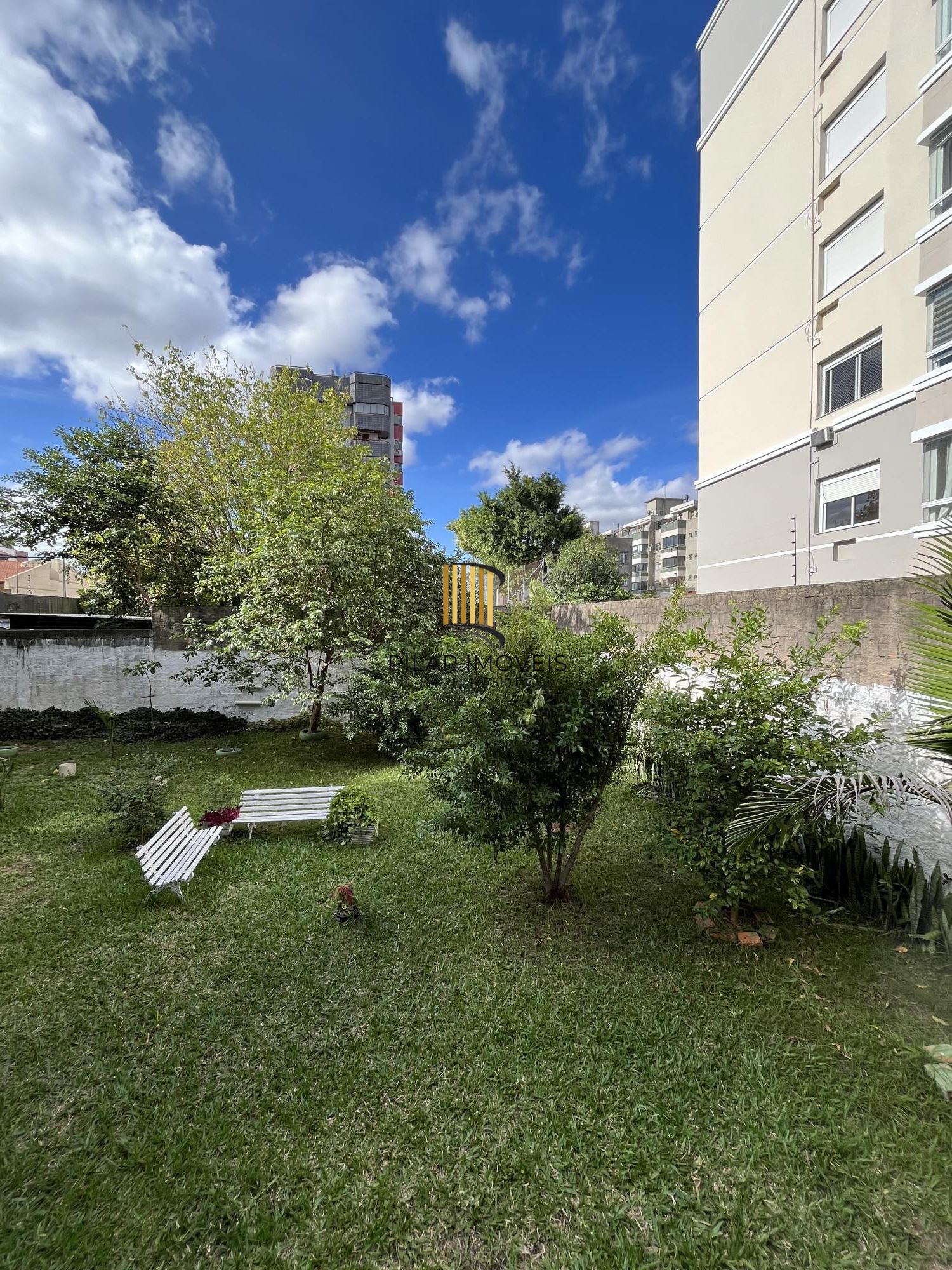 Apartamento de 3 quartos, suíte e 2 vagas de garagem no bairro Santana em POA