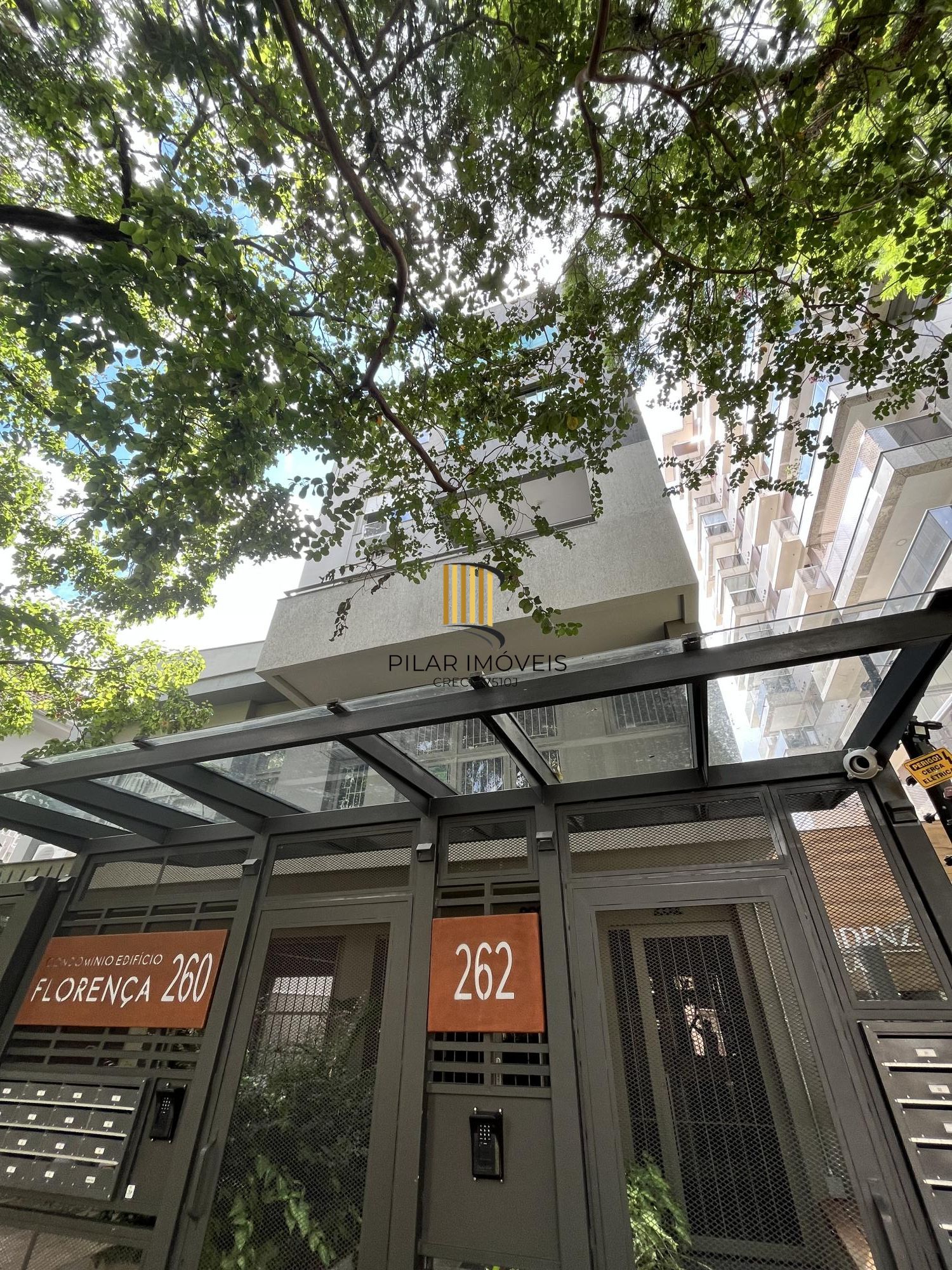 Apartamento de 1 quarto com sacada e 1 vaga de garagem no bairro Farroupilha