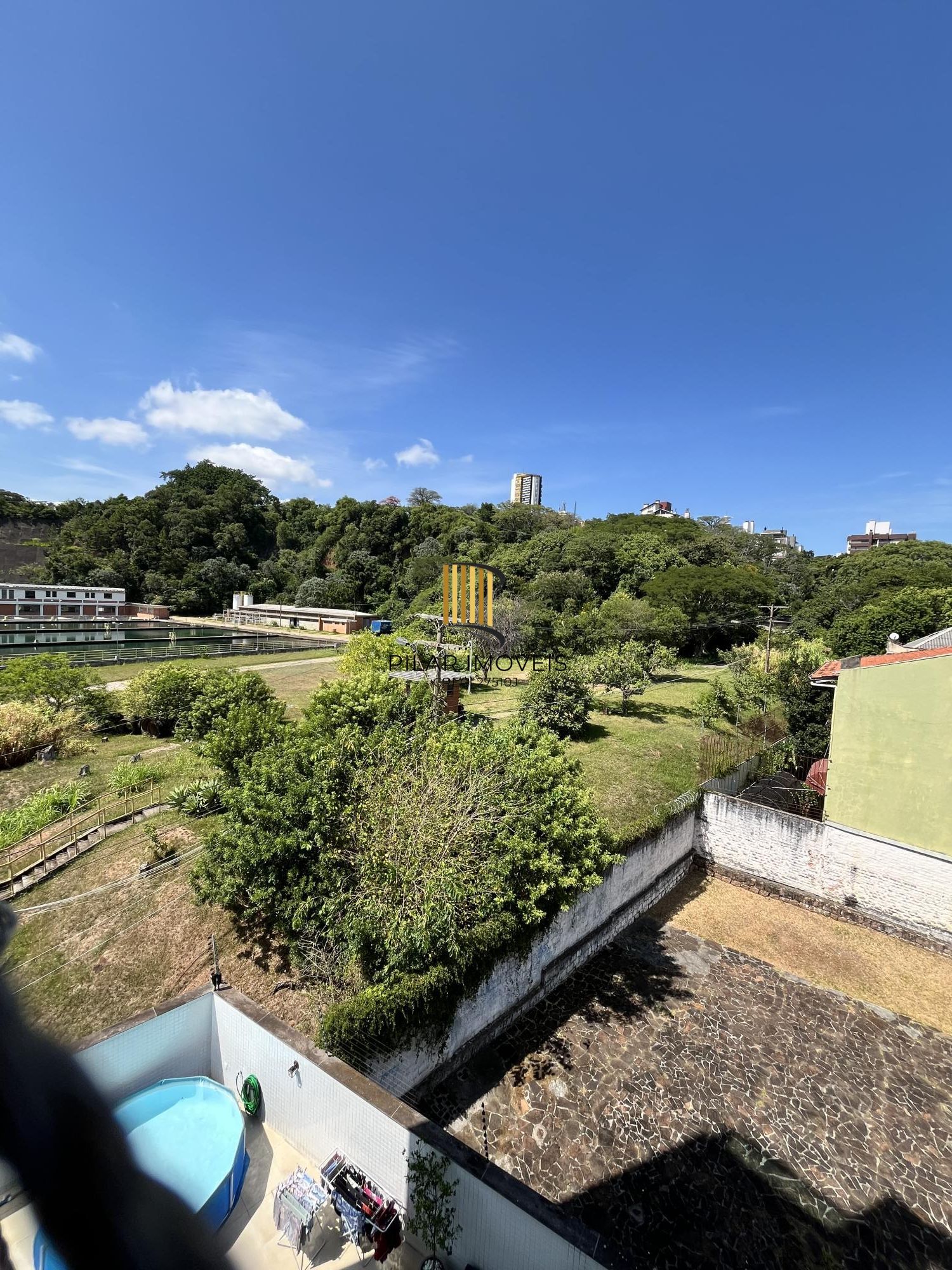 Apartamento de 3 quartos, 2 suítes e 2 vagas de garagem no Menino Deus em POA/RS