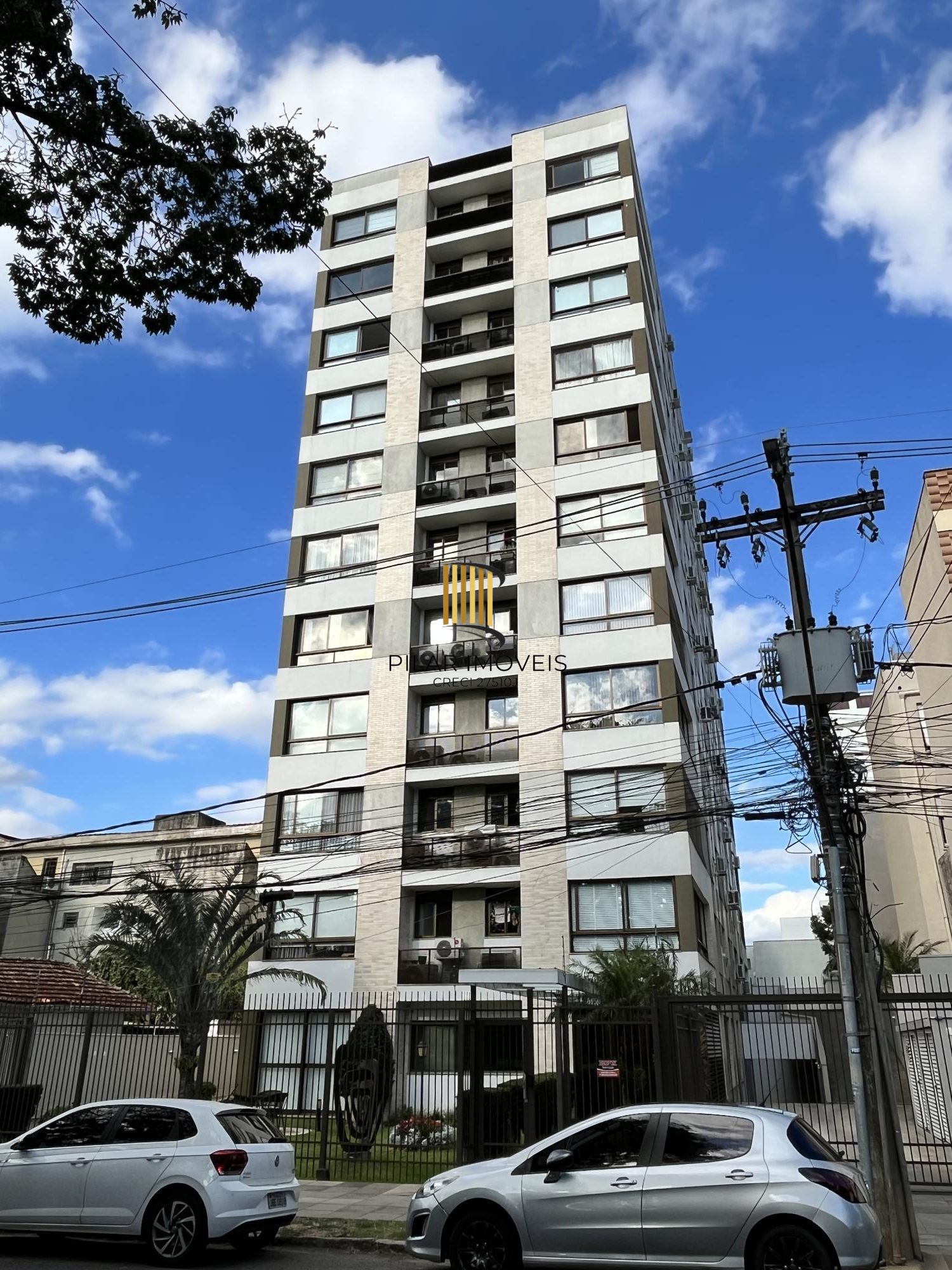 Apartamento de 3 quartos, suíte e 2 vagas de garagem no bairro Menino Deus POA