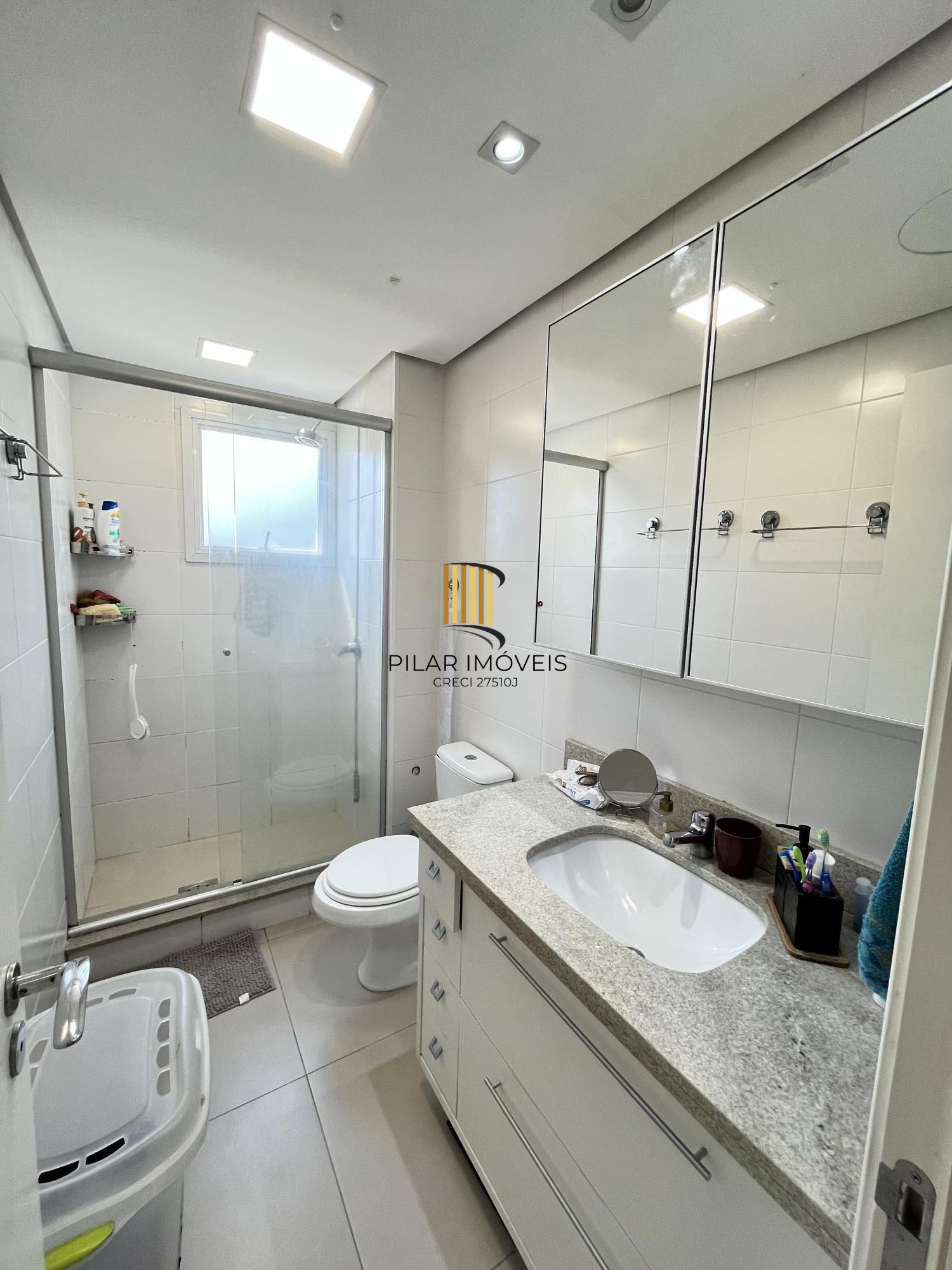 Apartamento de 3 quartos, 2 suítes e 2 vagas de garagem no Menino Deus em POA/RS