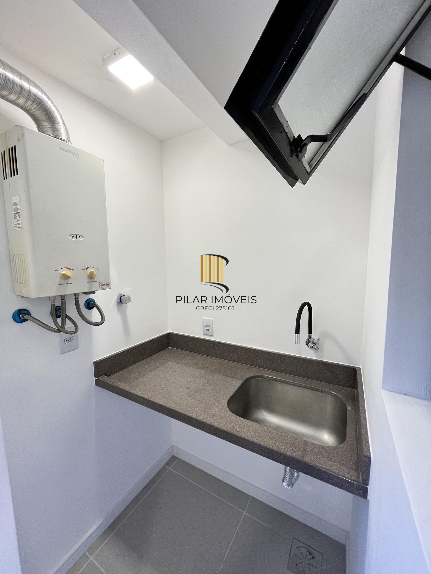 Apartamento de 2 quartos, suíte e 1 vaga de garagem no bairro Bom Fim em POA