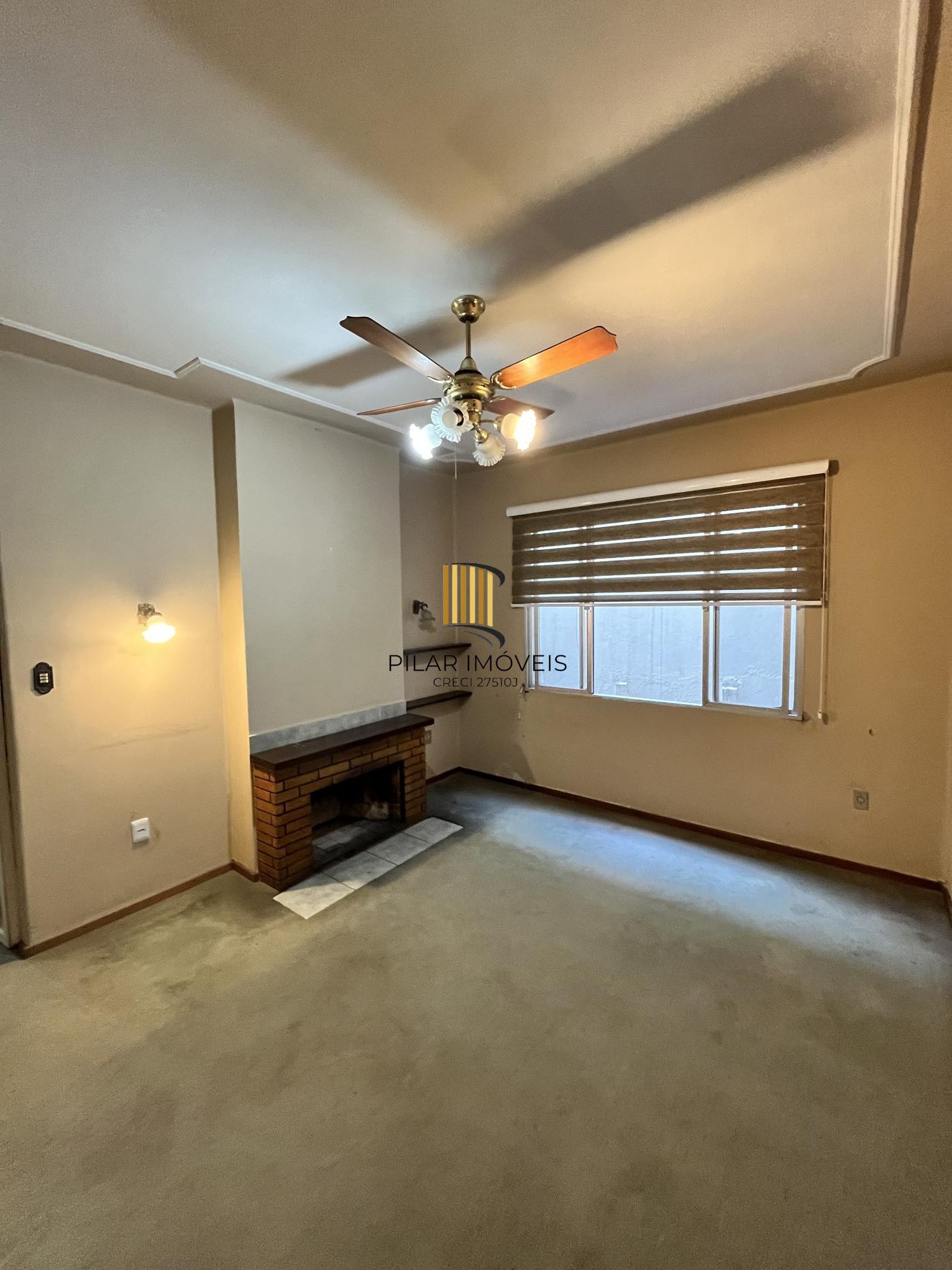 Apartamento de 2 quartos, lareira e dependência de empregada no bairro Floresta