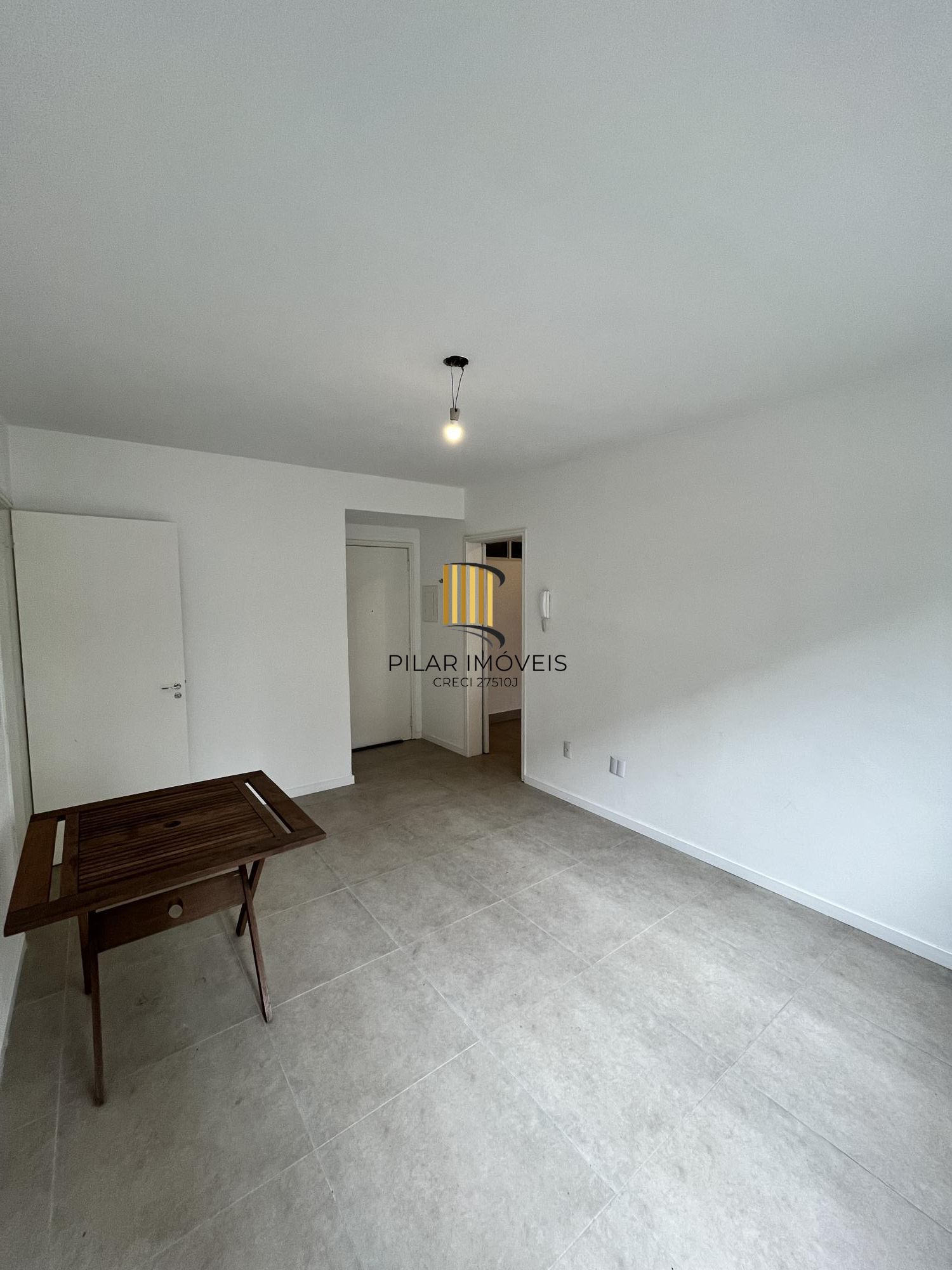 Apartamento de 2 quartos, 2 banheiros e 1 vaga de garagem no bairro Petrópolis