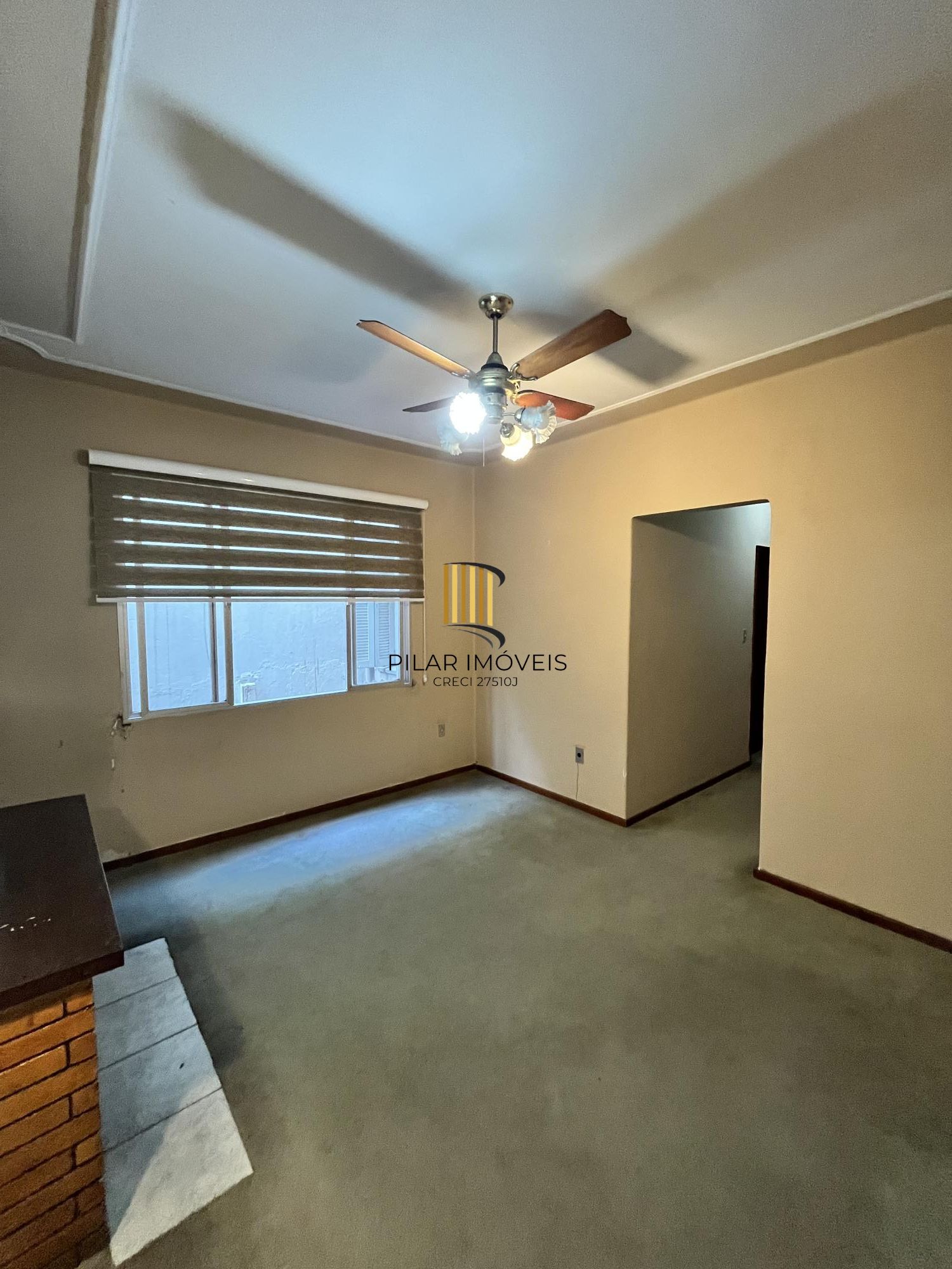 Apartamento de 2 quartos, lareira e dependência de empregada no bairro Floresta