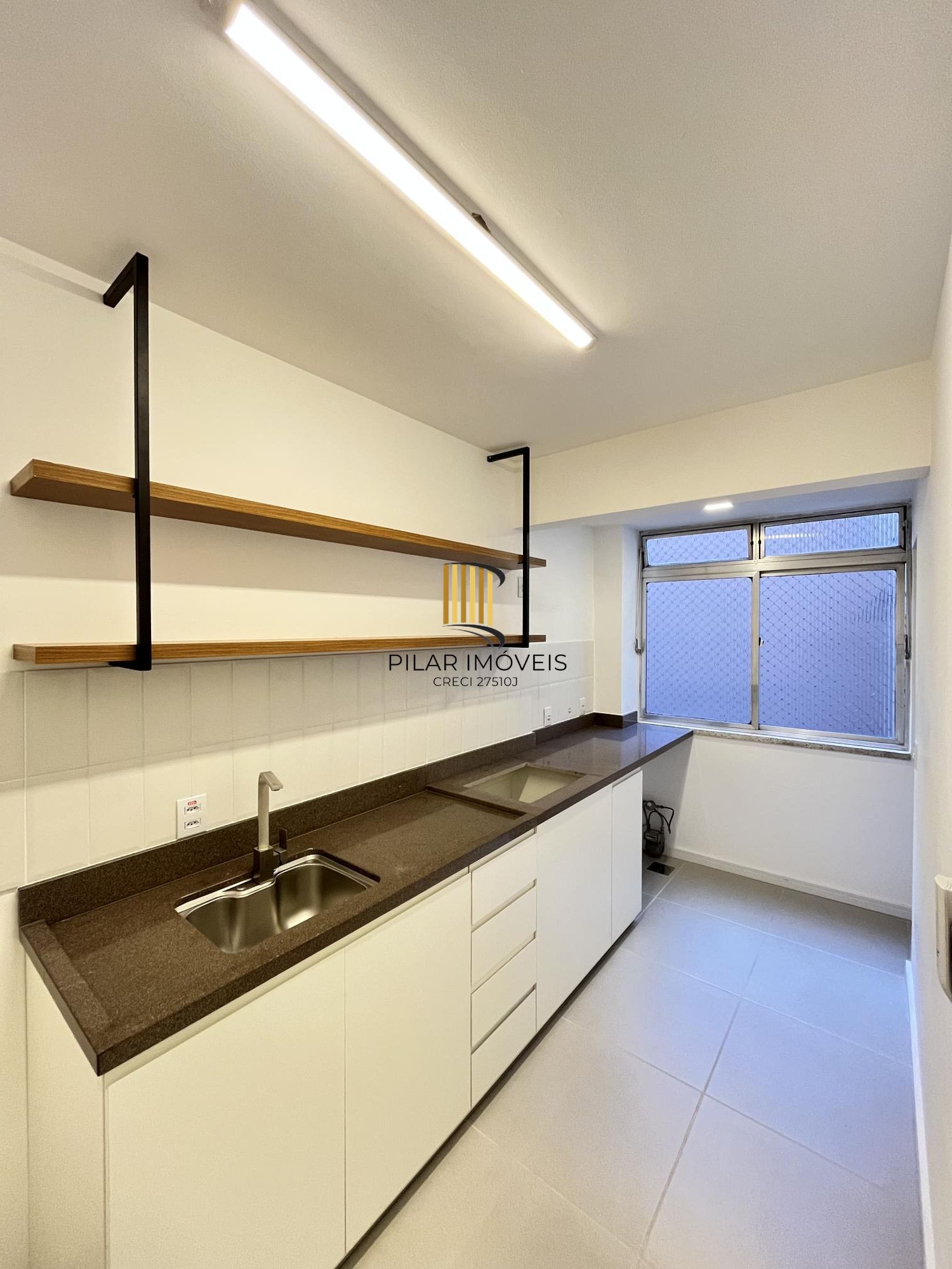 Apartamento de 2 quartos, suíte e 1 vaga de garagem no bairro Bom Fim em POA