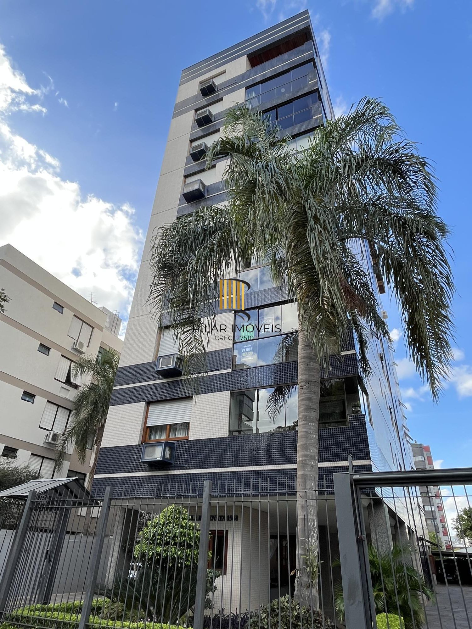 Apartamento de 3 quartos, suíte e 2 vagas de garagem no bairro Santana em POA