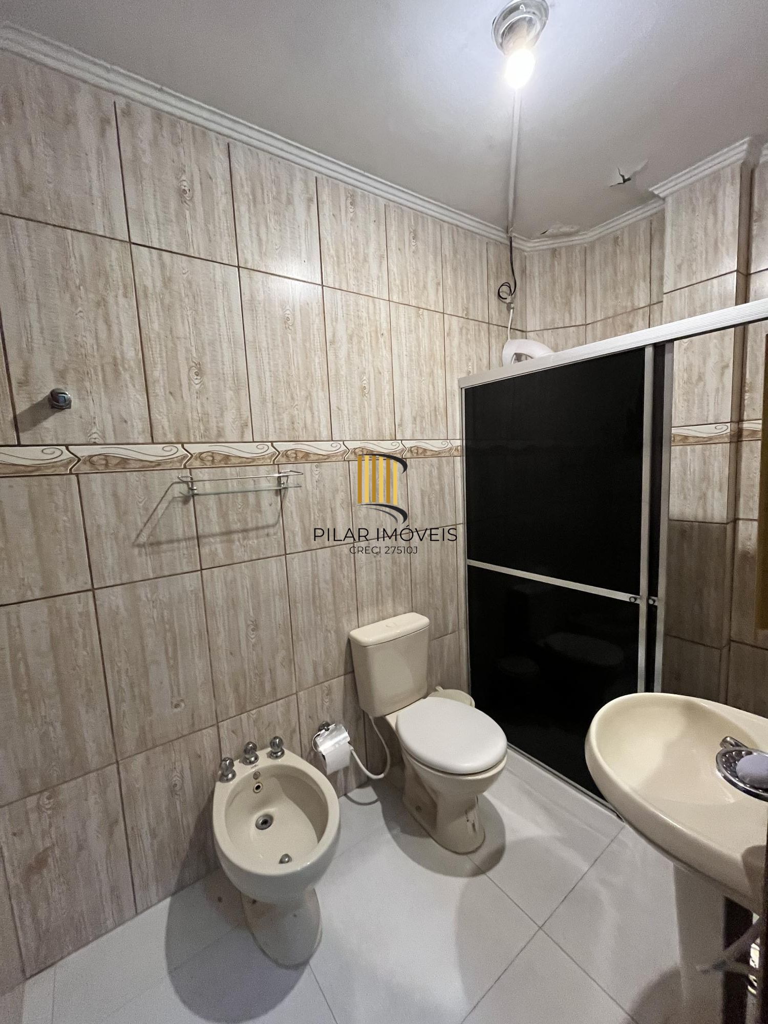 Apartamento de 2 quartos, lareira e dependência de empregada no bairro Floresta