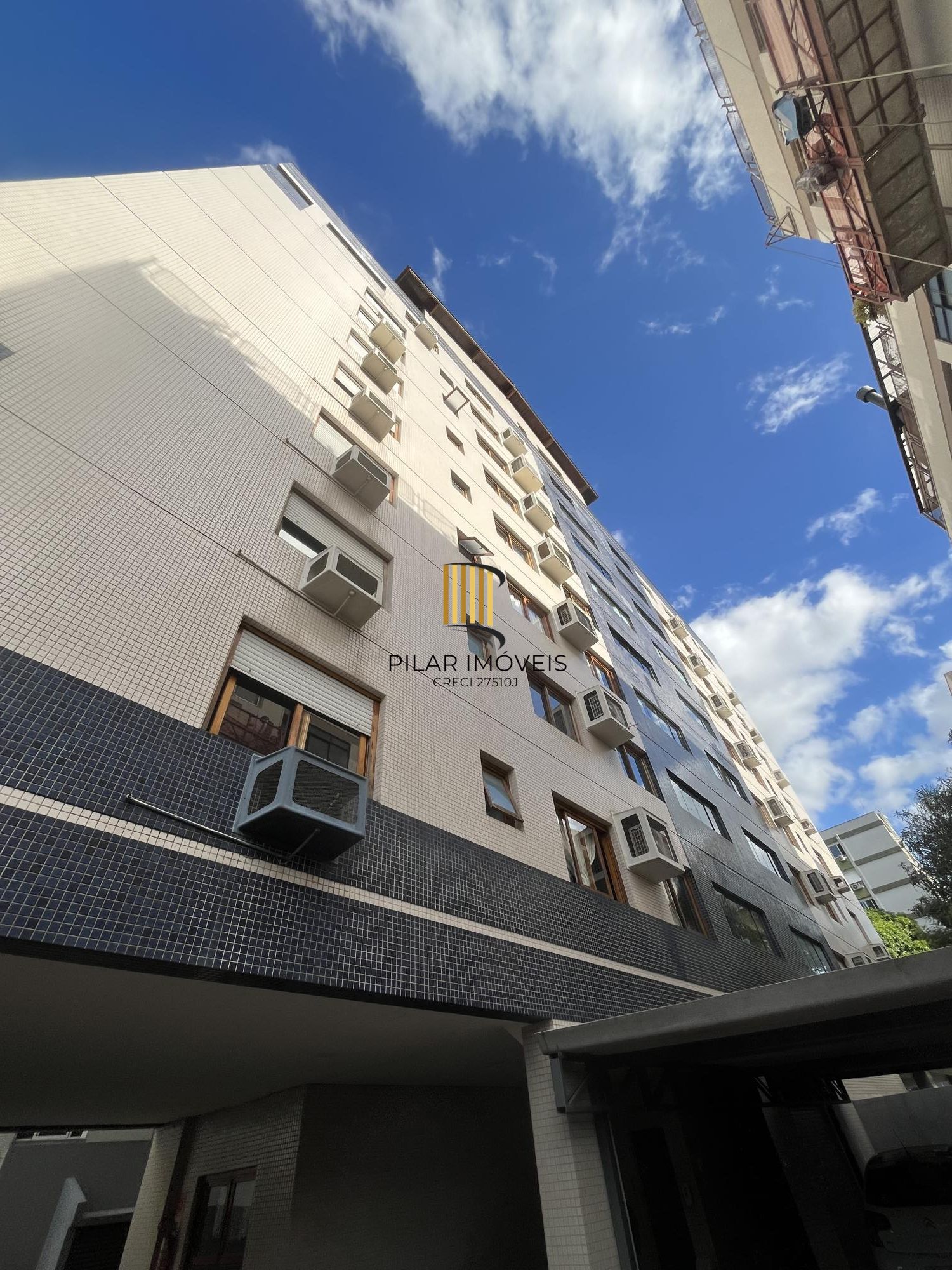Apartamento de 3 quartos, suíte e 2 vagas de garagem no bairro Santana em POA