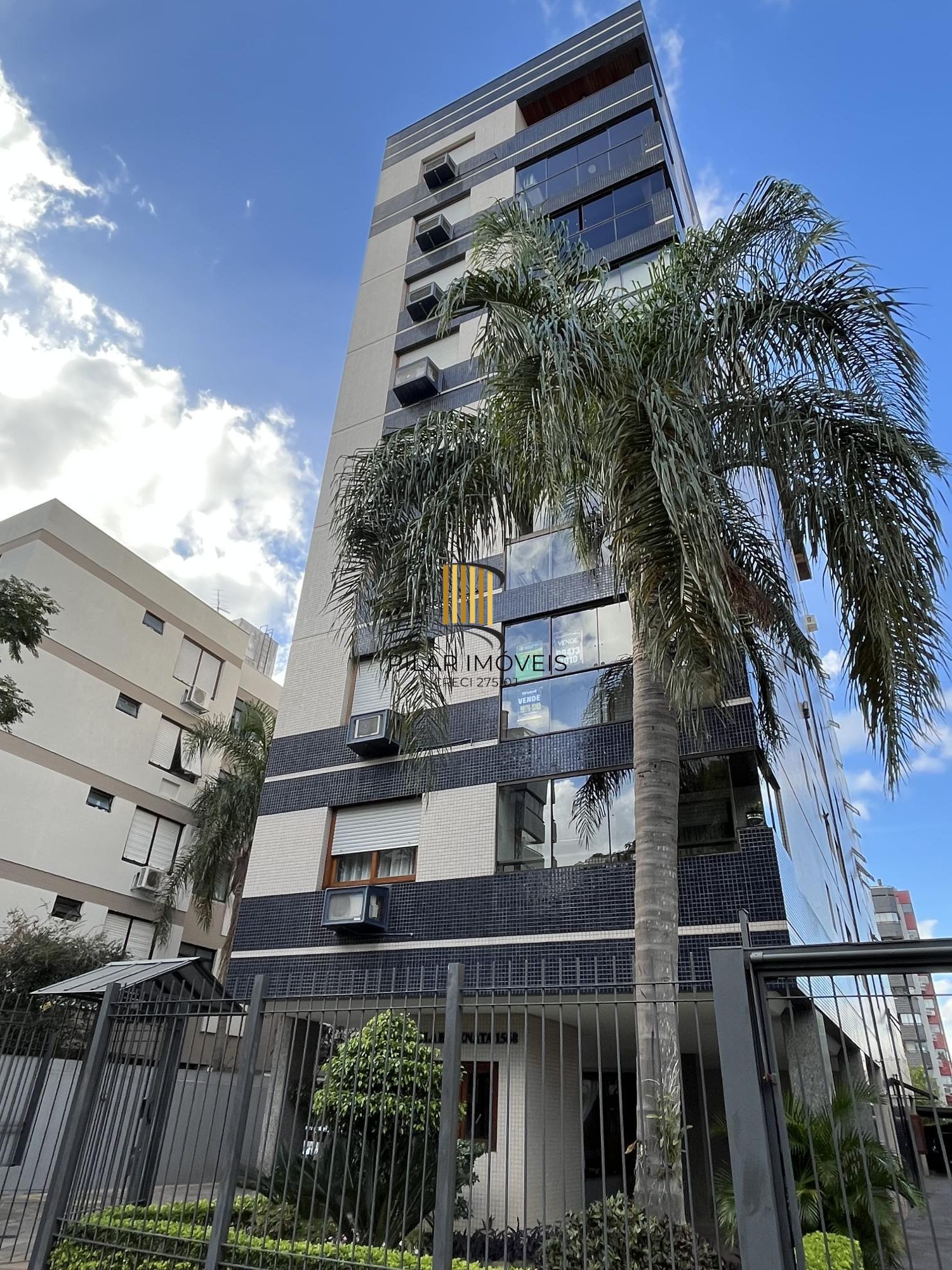 Apartamento de 3 quartos, suíte e 2 vagas de garagem no bairro Santana em POA