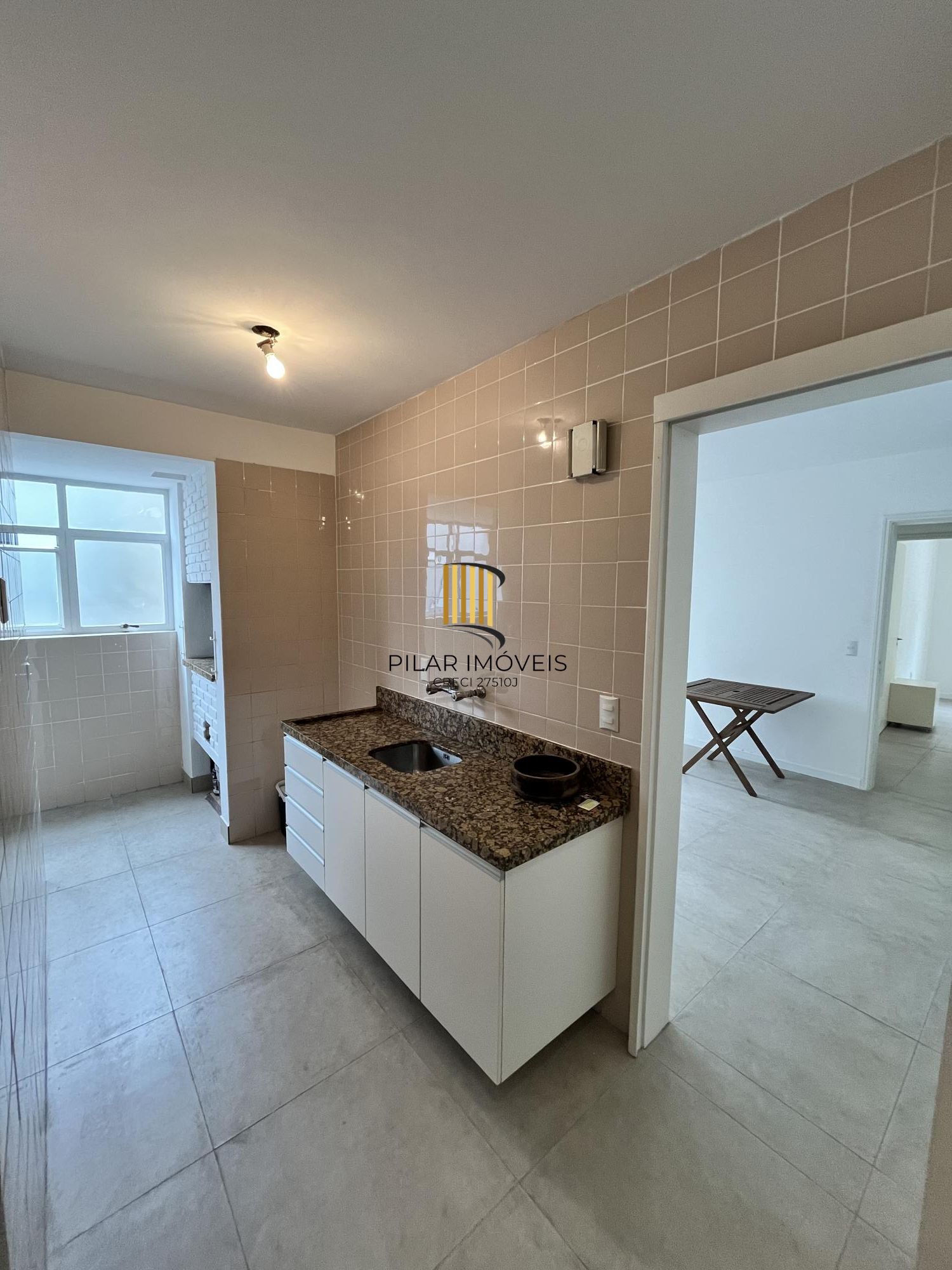 Apartamento de 2 quartos, 2 banheiros e 1 vaga de garagem no bairro Petrópolis