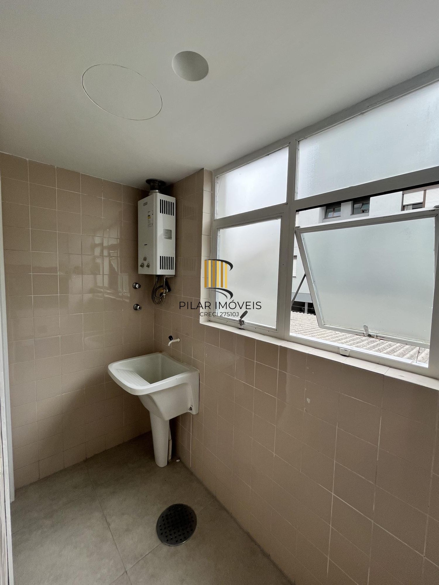 Apartamento de 2 quartos, 2 banheiros e 1 vaga de garagem no bairro Petrópolis