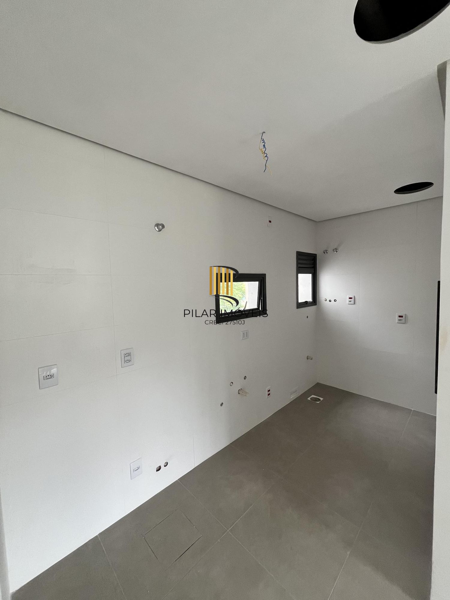 Apartamento de 2 quartos, suite, churrasqueira e 2 vagas