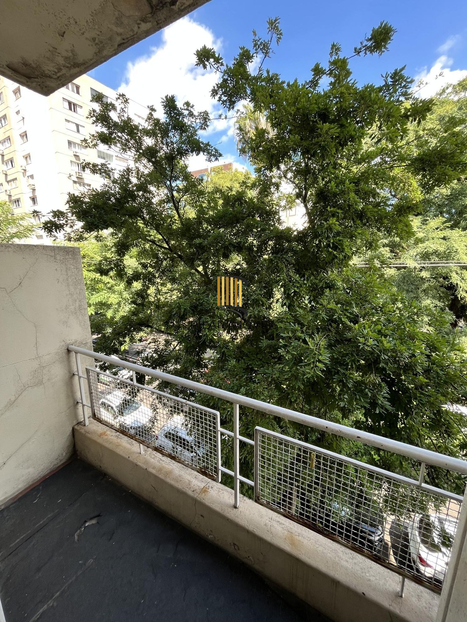 Apartamento de 2 quartos, lareira e dependência de empregada no bairro Floresta - Pilar Imóveis