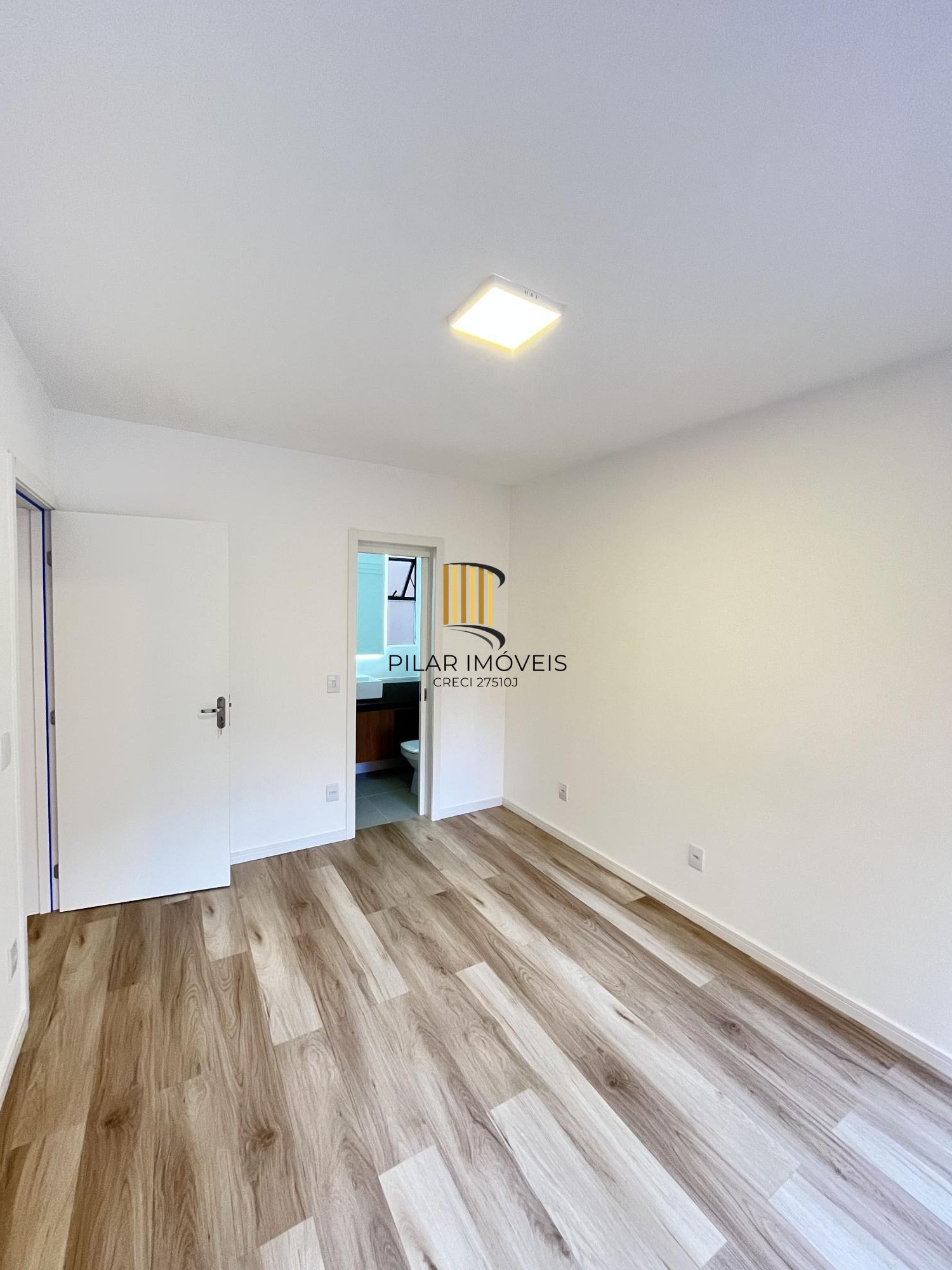 Apartamento de 2 quartos, suíte e 1 vaga de garagem no bairro Bom Fim em POA