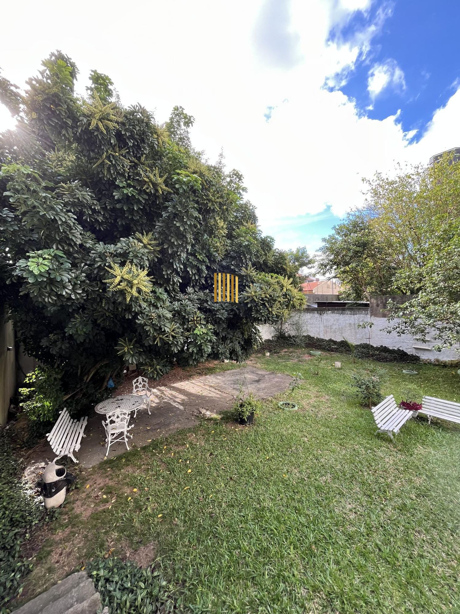 Apartamento de 3 quartos, suíte e 2 vagas de garagem no bairro Santana em POA