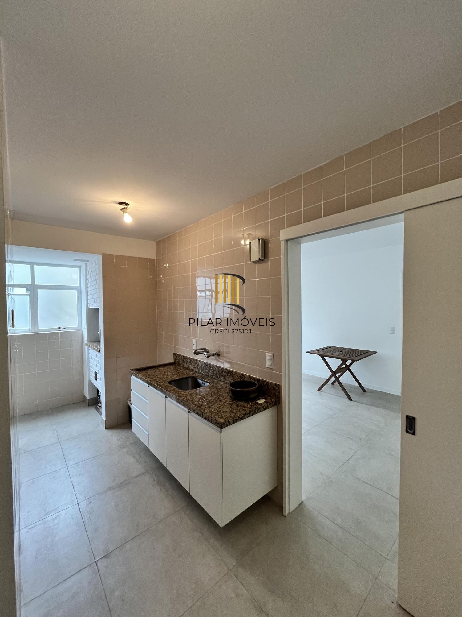 Apartamento de 2 quartos, 2 banheiros e 1 vaga de garagem no bairro Petrópolis