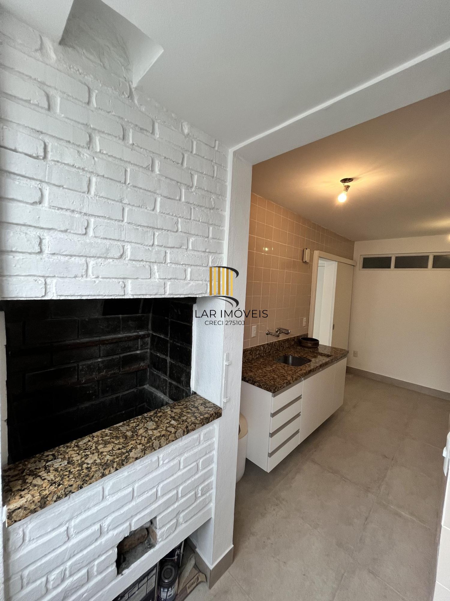 Apartamento de 2 quartos, 2 banheiros e 1 vaga de garagem no bairro Petrópolis