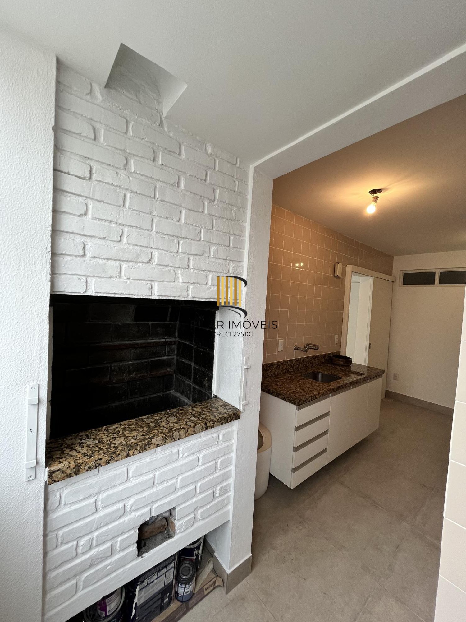 Apartamento de 2 quartos, 2 banheiros e 1 vaga de garagem no bairro Petrópolis