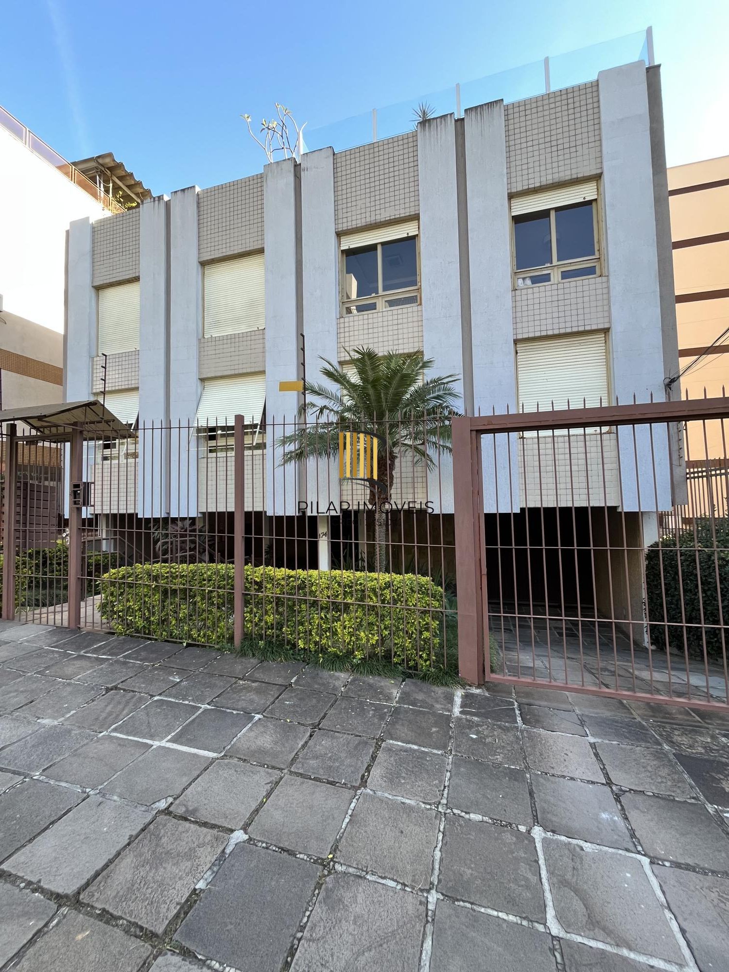 Cobertura de 3 quartos, suíte e 1 vaga de garagem no bairro Petrópolis em POA/RS