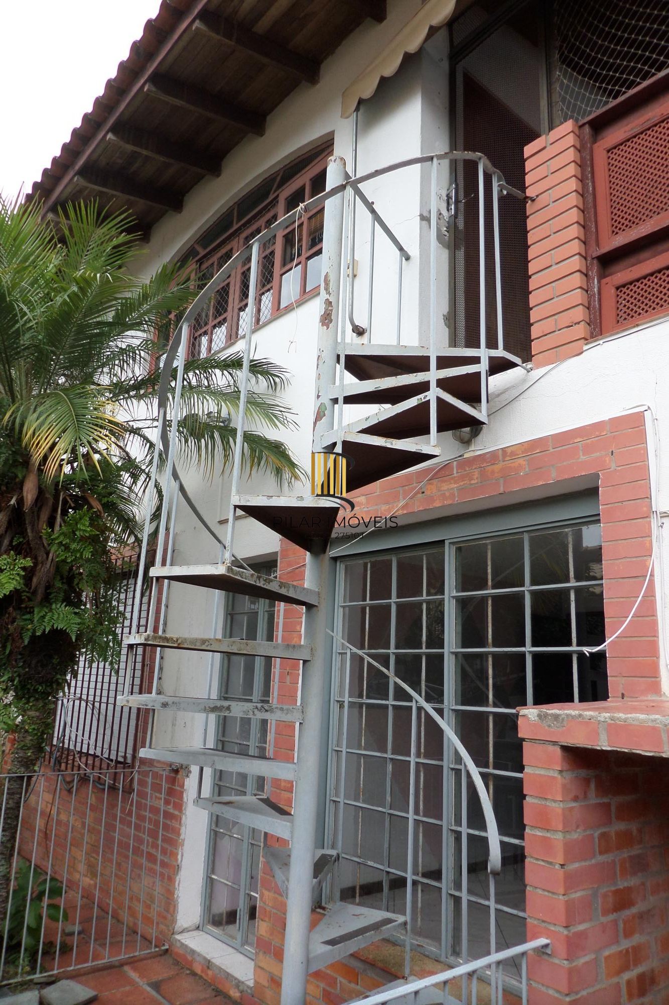 Casa no bairro Ipanema de 3 dormitórios e 2 vagas