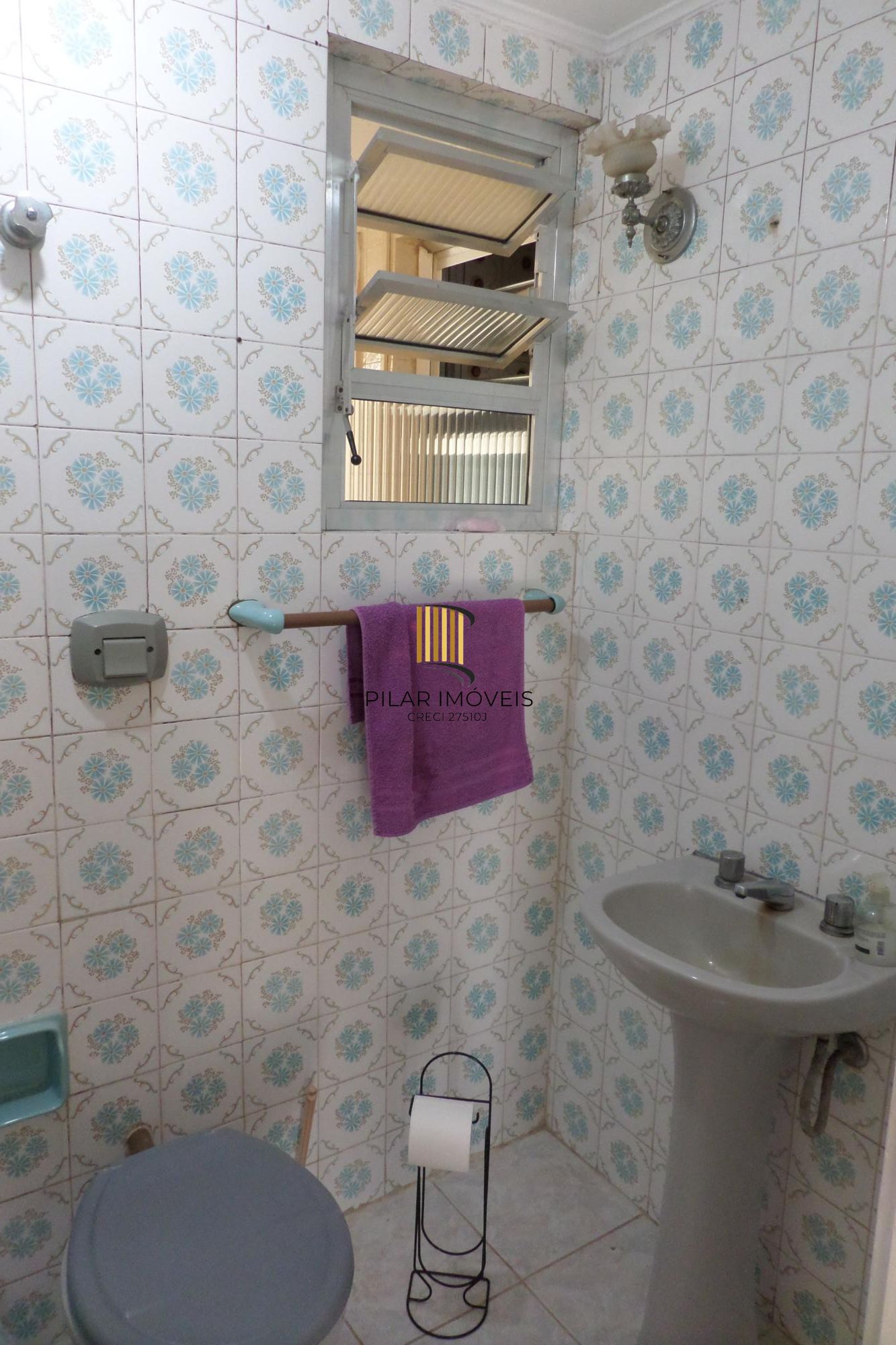 Apartamento no Centro de 2 dormitórios dependência DESOCUPADO