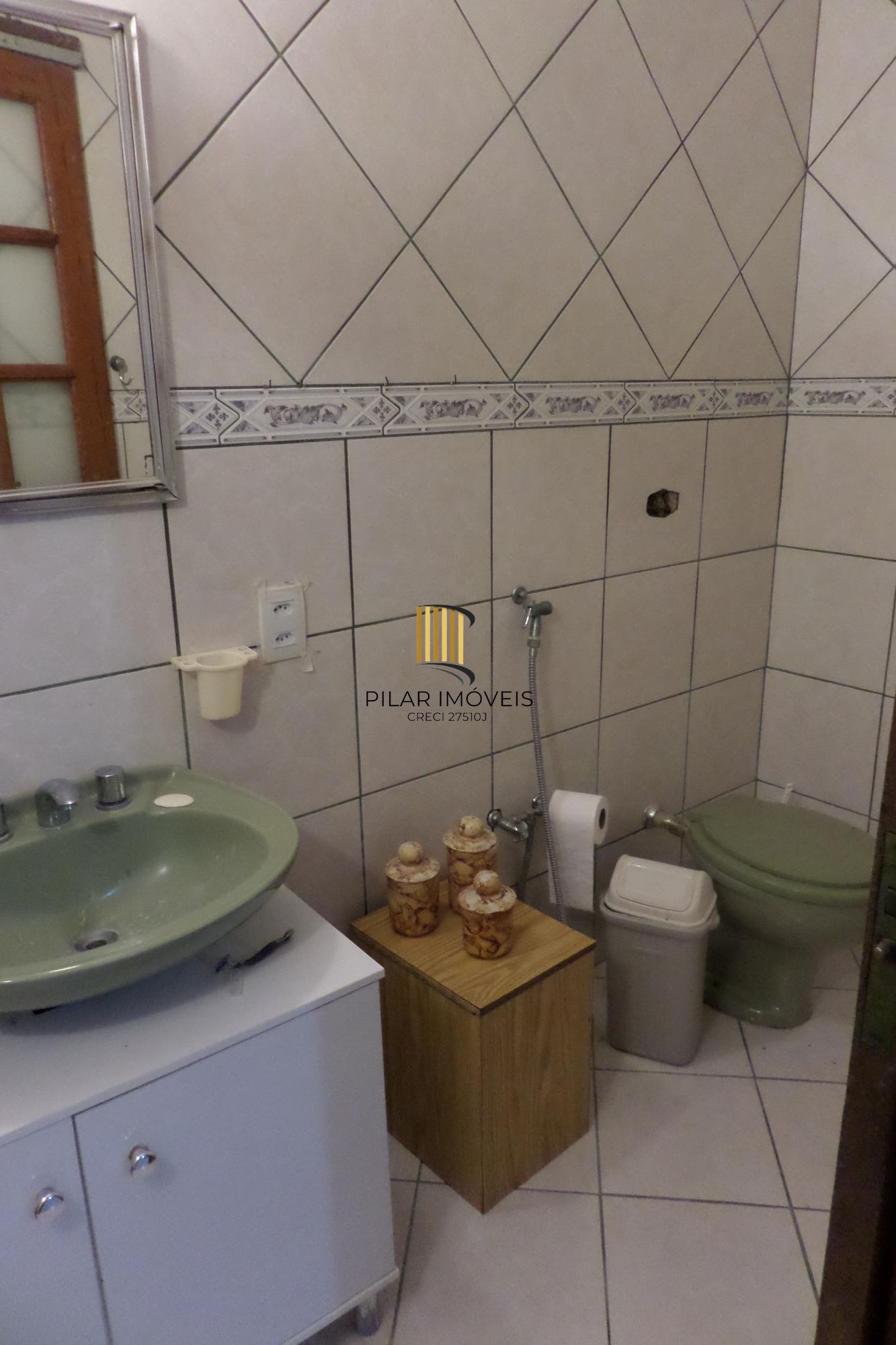 Casa no bairro Ipanema de 3 dormitórios e 2 vagas