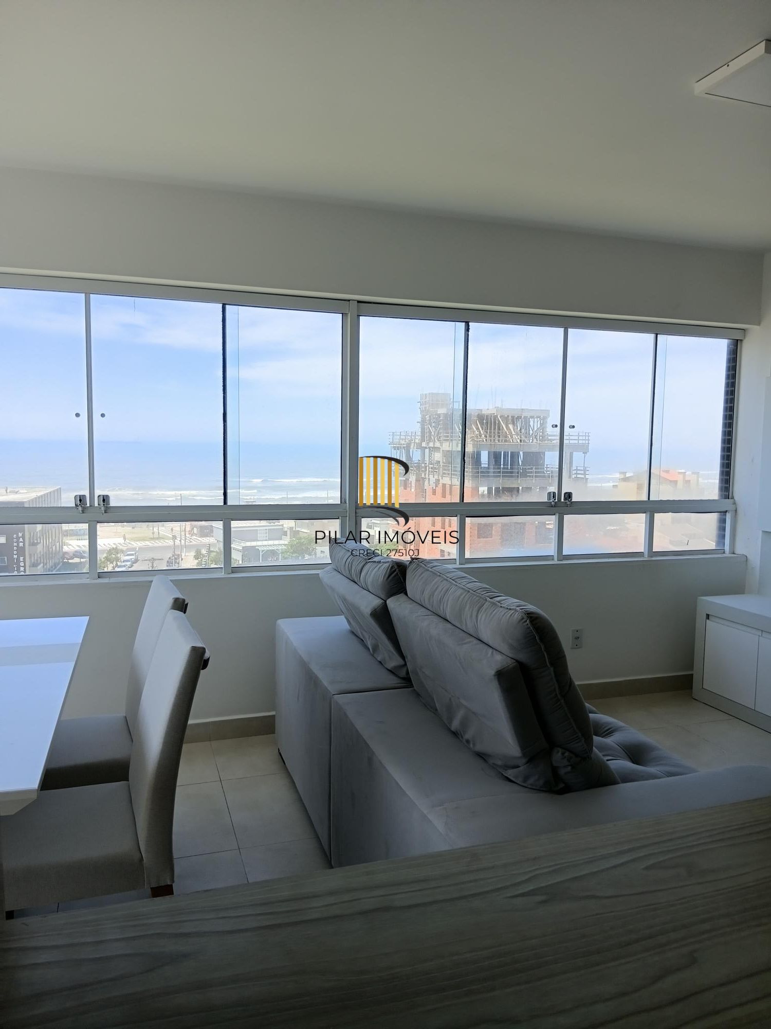 Alto padrão com excelente vista para o mar.