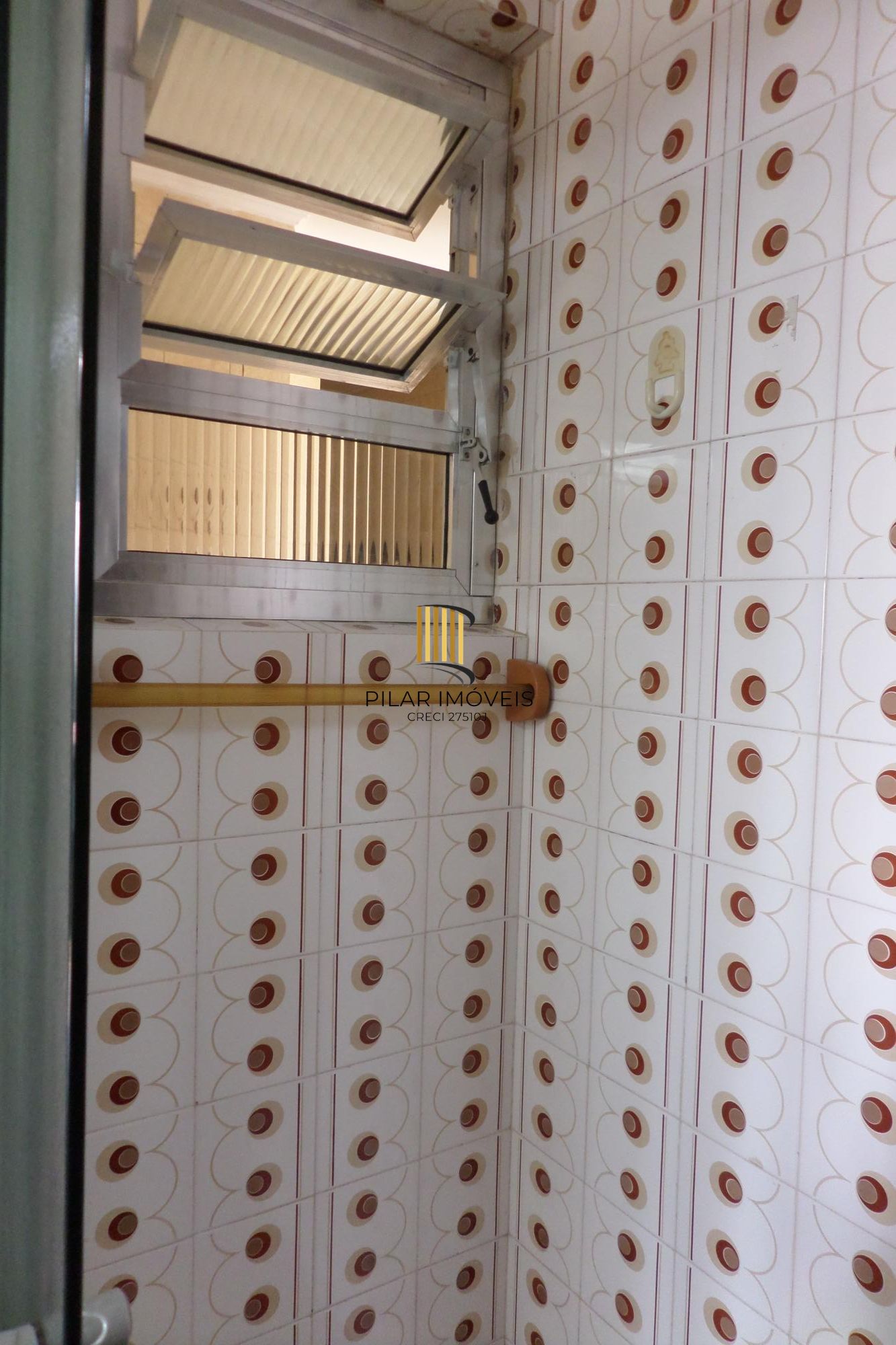 Apartamento no Centro de 2 dormitórios dependência DESOCUPADO