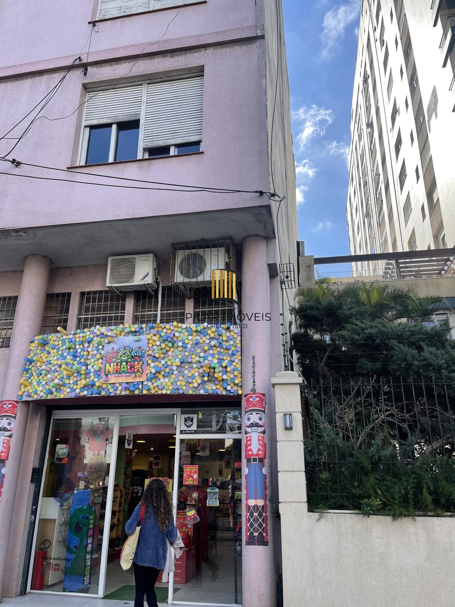 Apartamento 2 dormitórios térreo na Avenida Independência