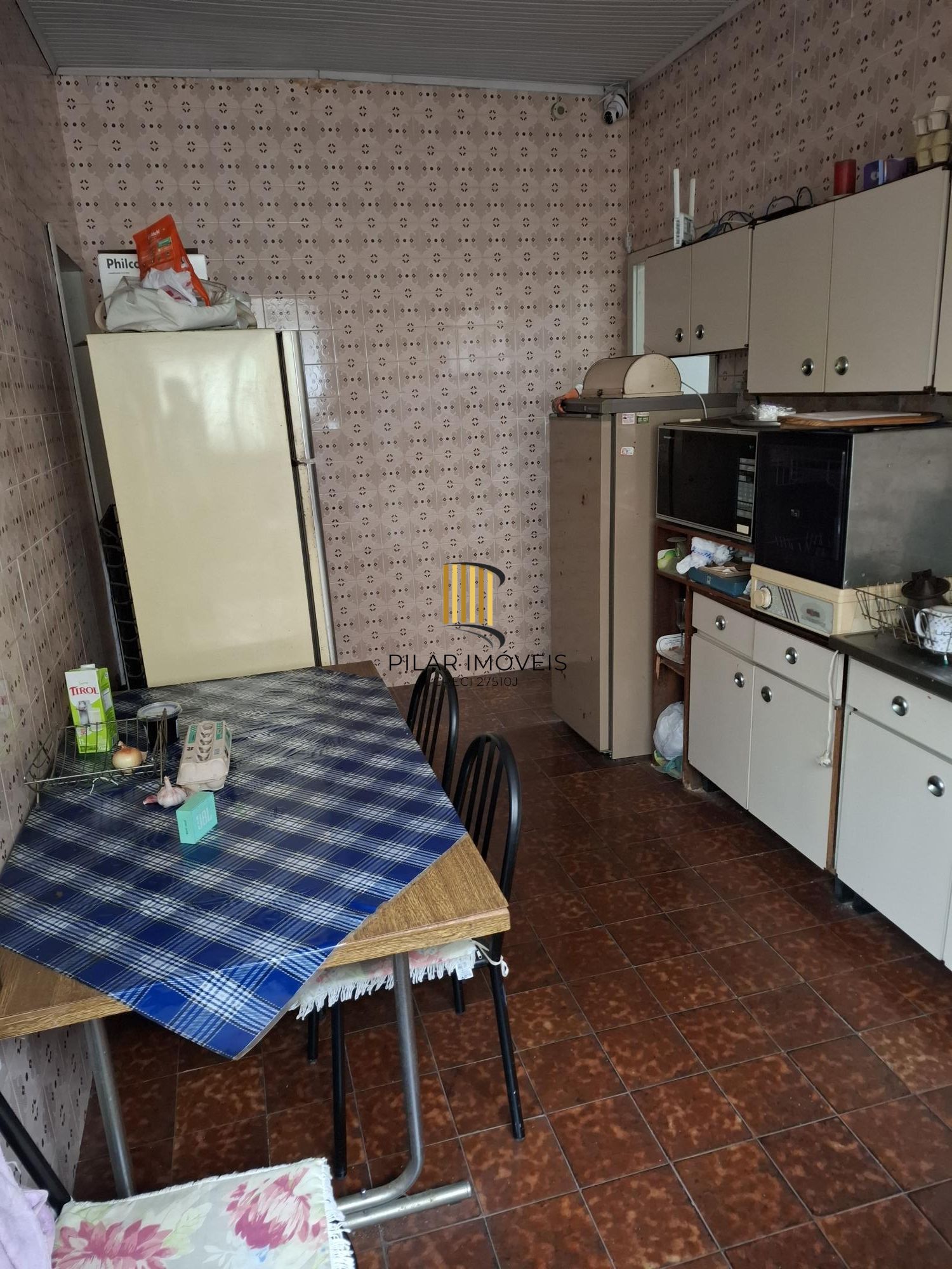 Casa no Bairro Petrópolis, à 800 metros da Encol, com pátio e piscina.