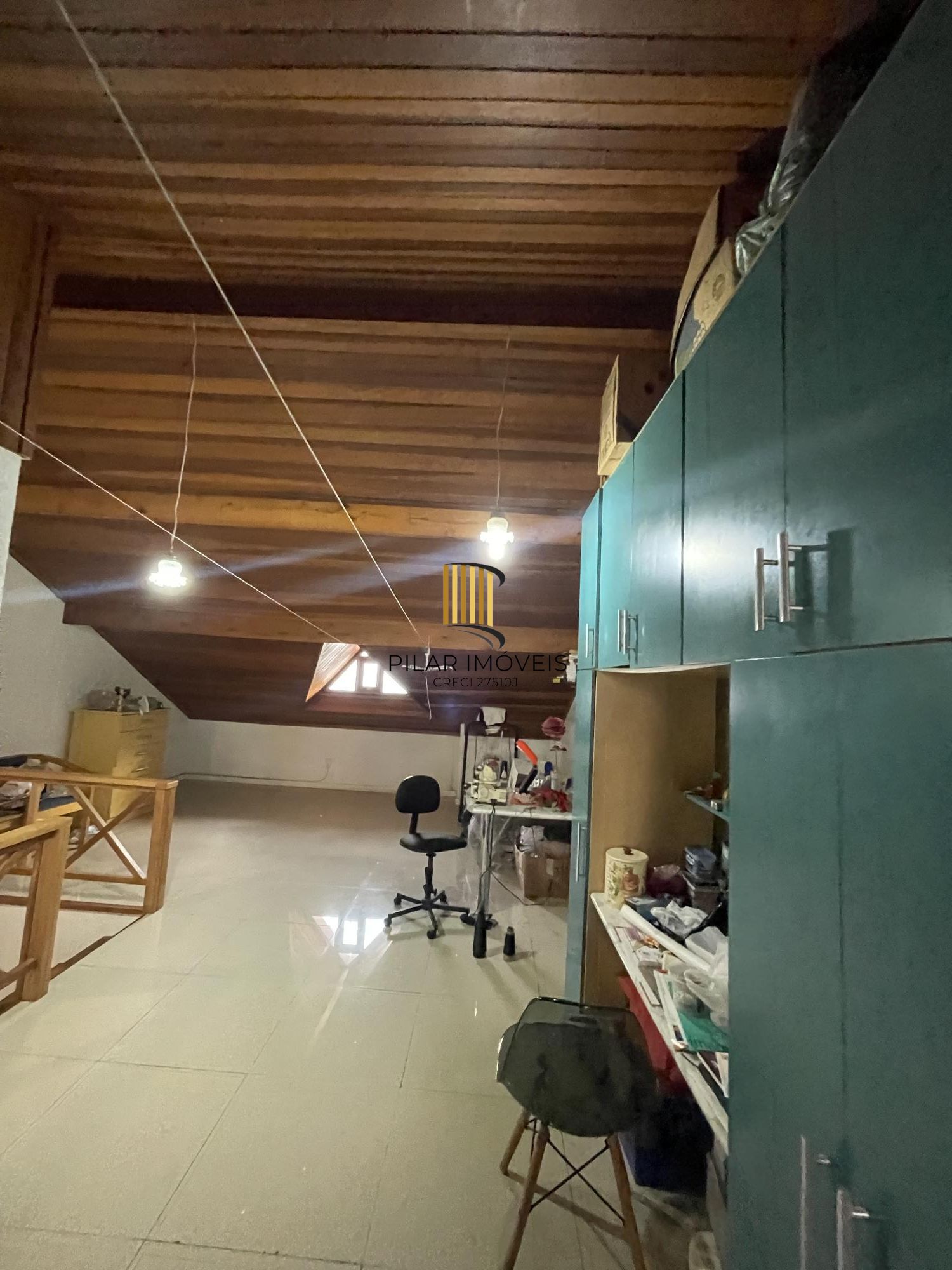 Casa Sobrado semi mobiliada com 3 dormitórios no Bairro Jardim Floresta