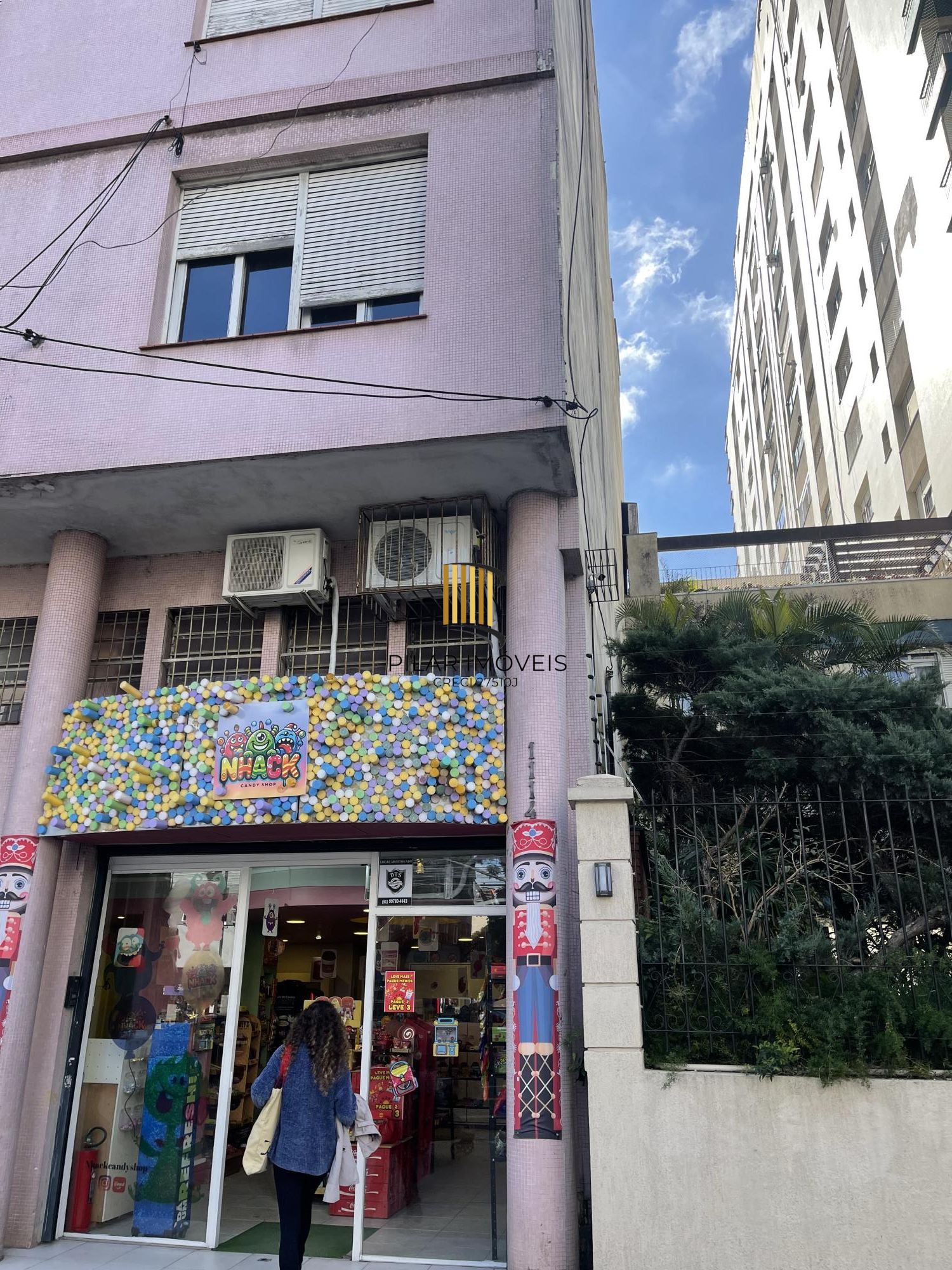 Apartamento 2 dormitórios térreo na Avenida Independência