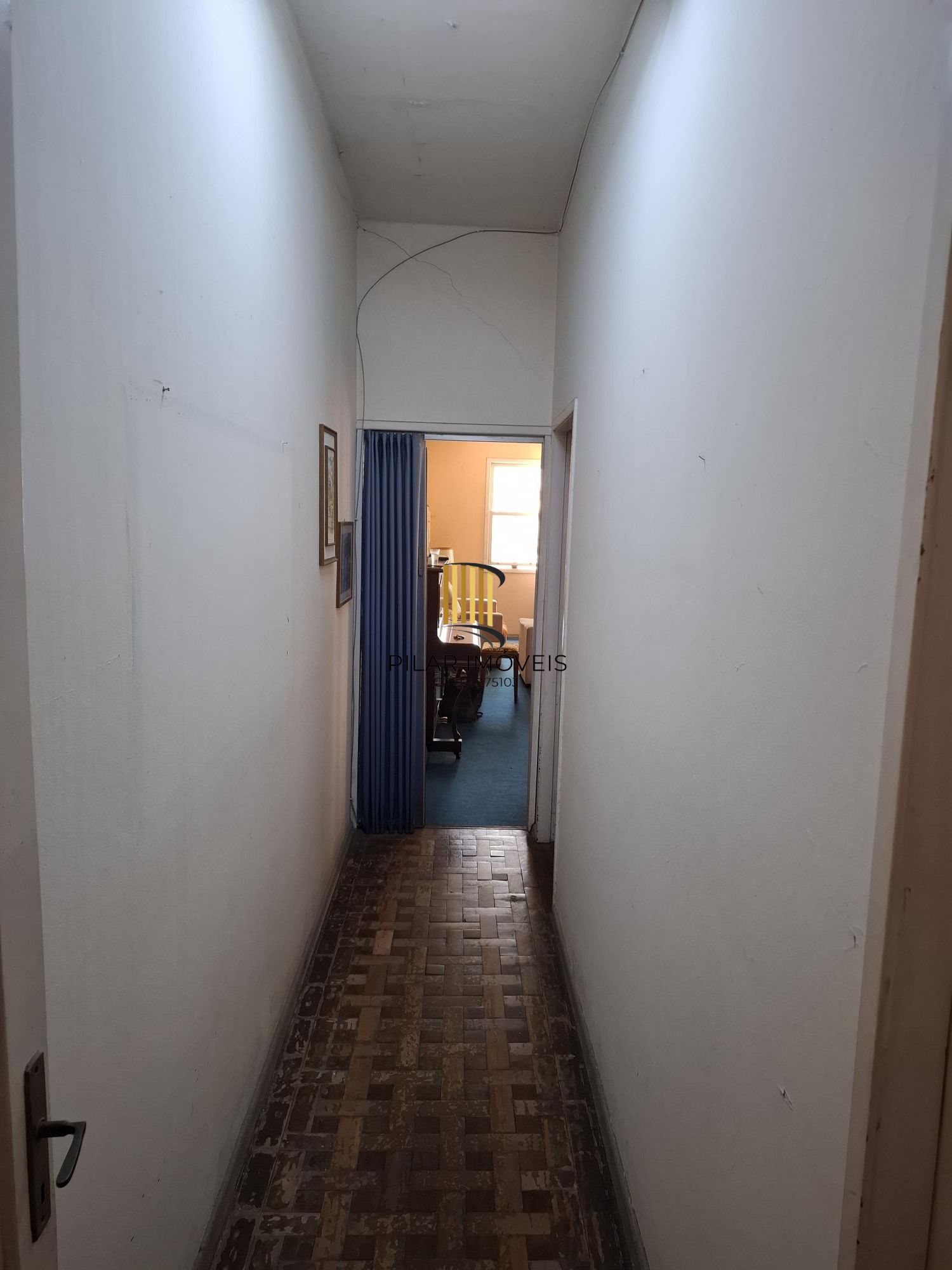 Casa no Bairro Petrópolis, à 800 metros da Encol, com pátio e piscina.