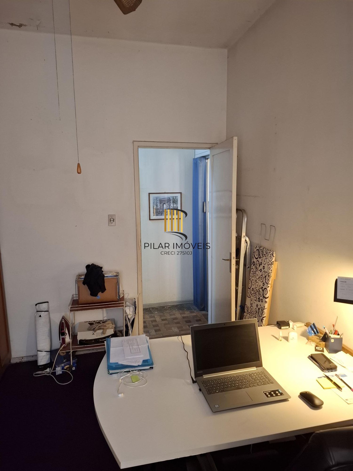 Casa no Bairro Petrópolis, à 800 metros da Encol, com pátio e piscina.