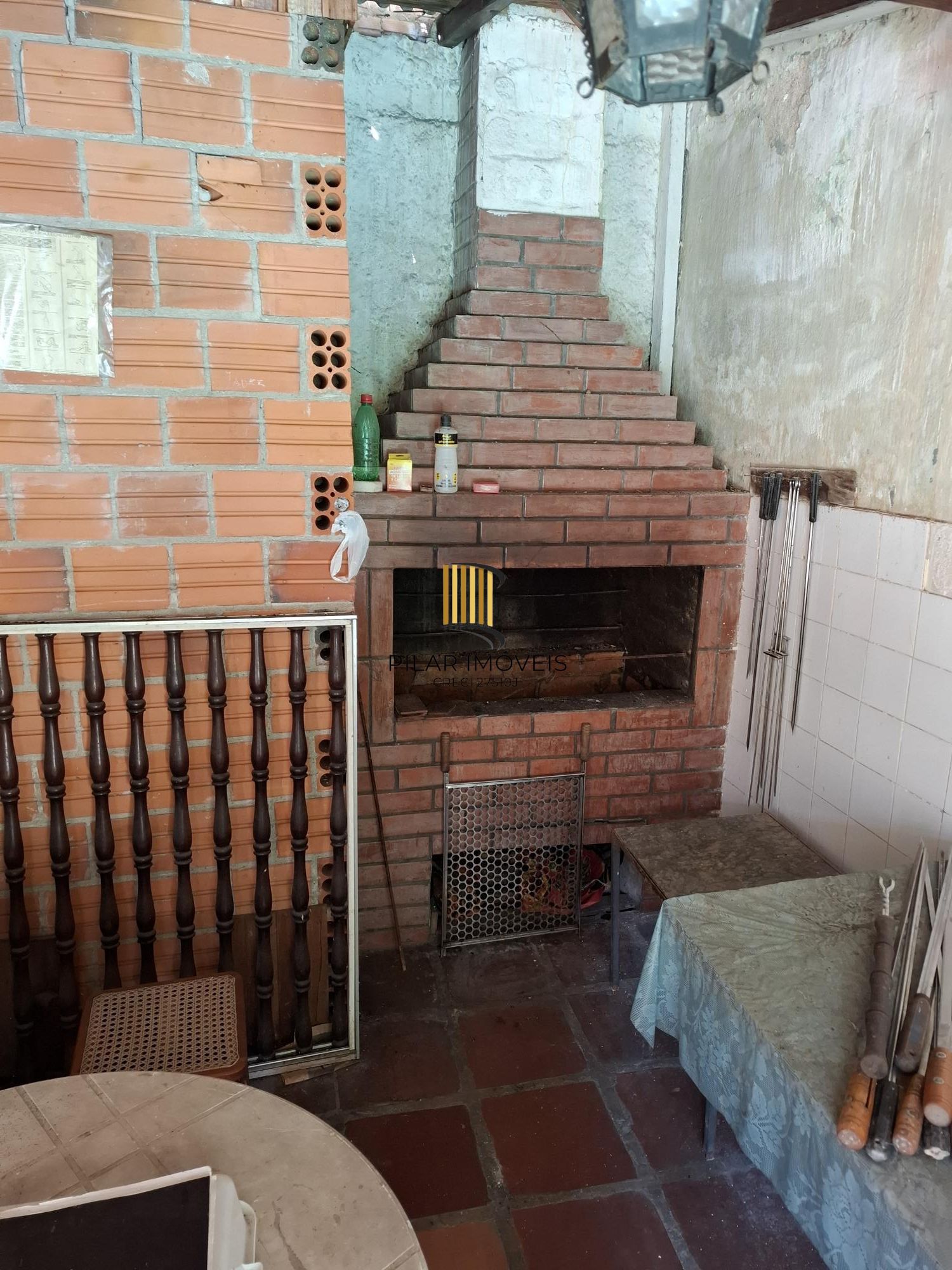 Casa no Bairro Petrópolis, à 800 metros da Encol, com pátio e piscina.